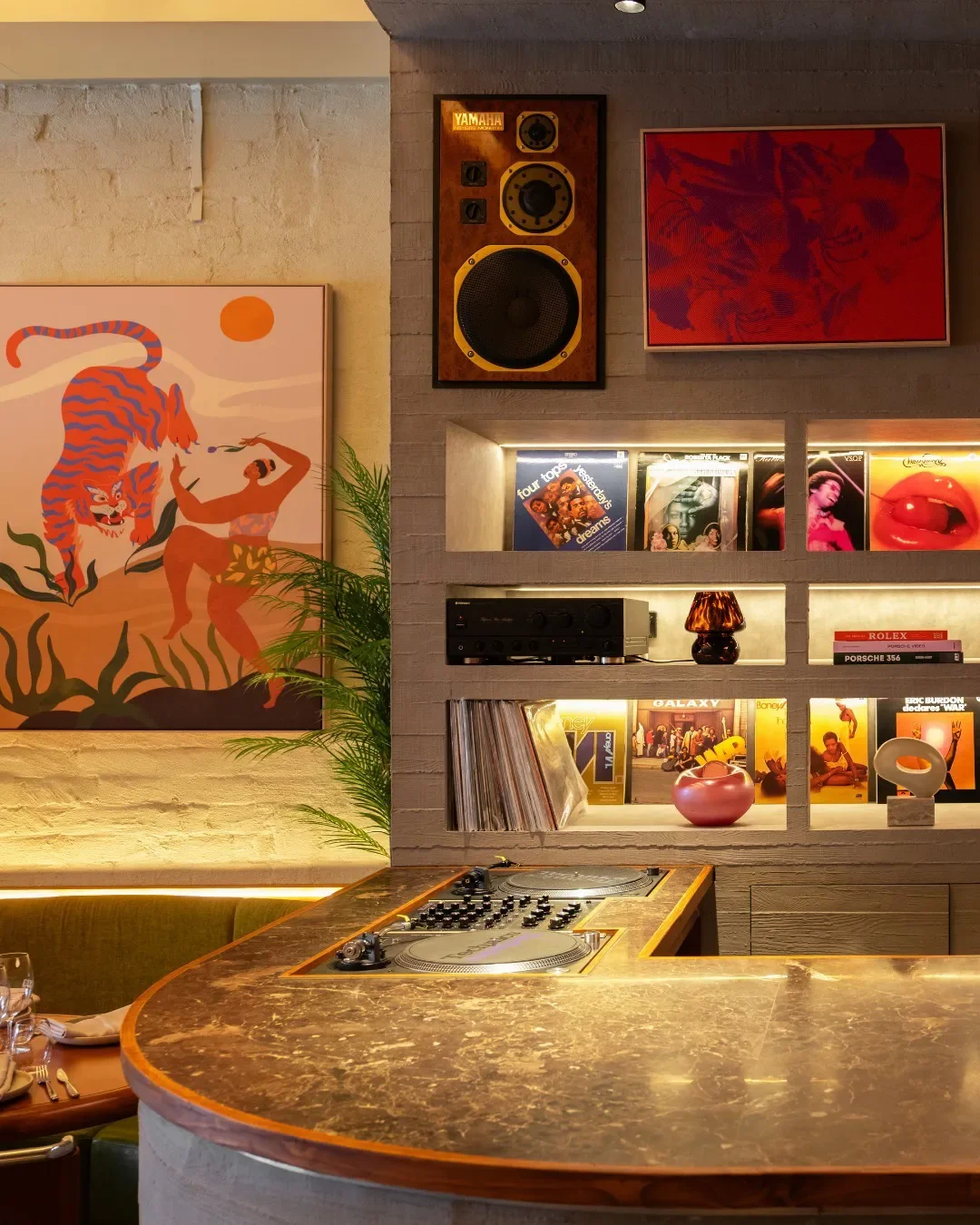 brandworks-tyga-branding-interior-03.webp