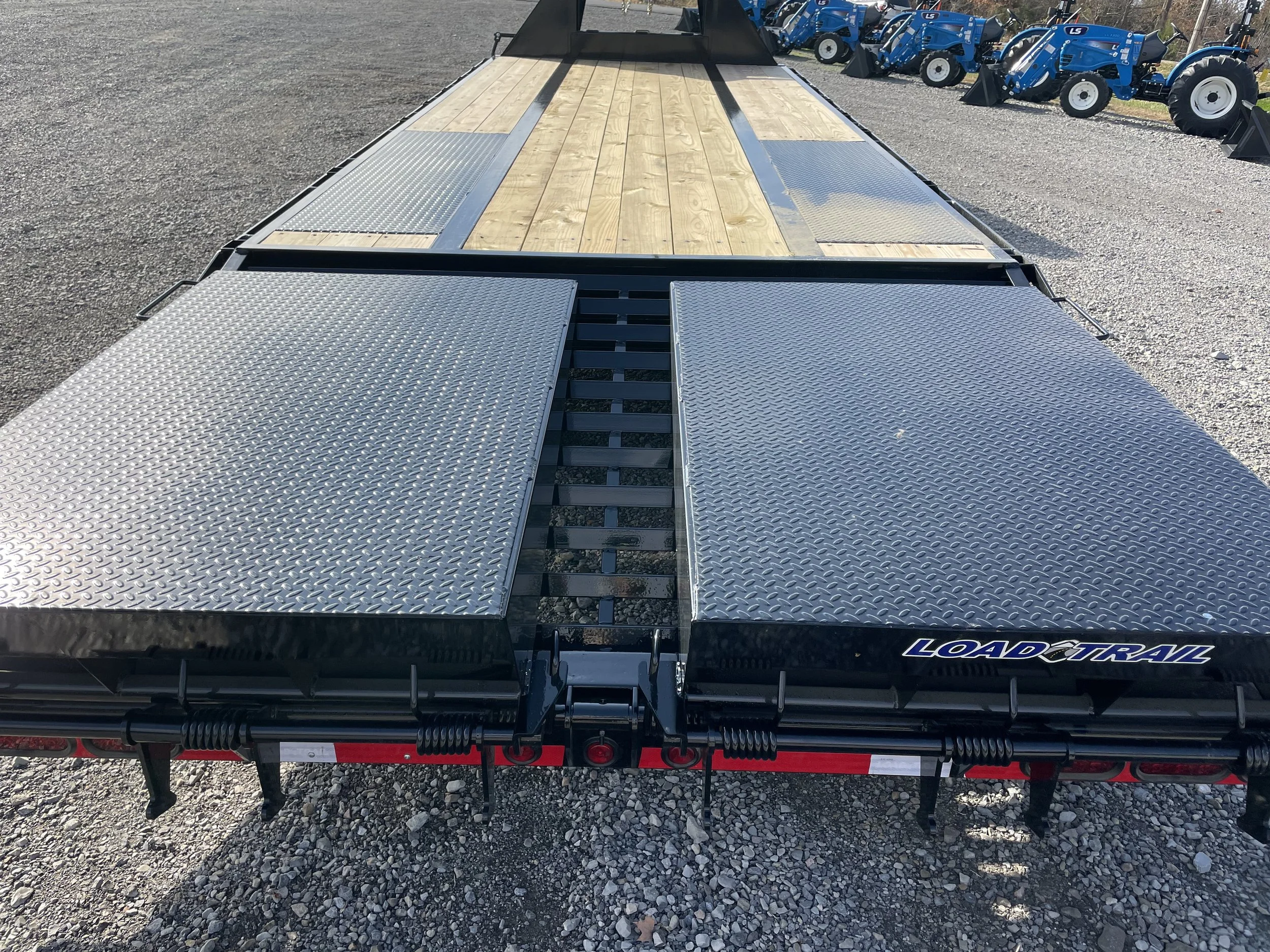  25’ GOOSENECK  DUAL TANDEM AXLE   $17,400   