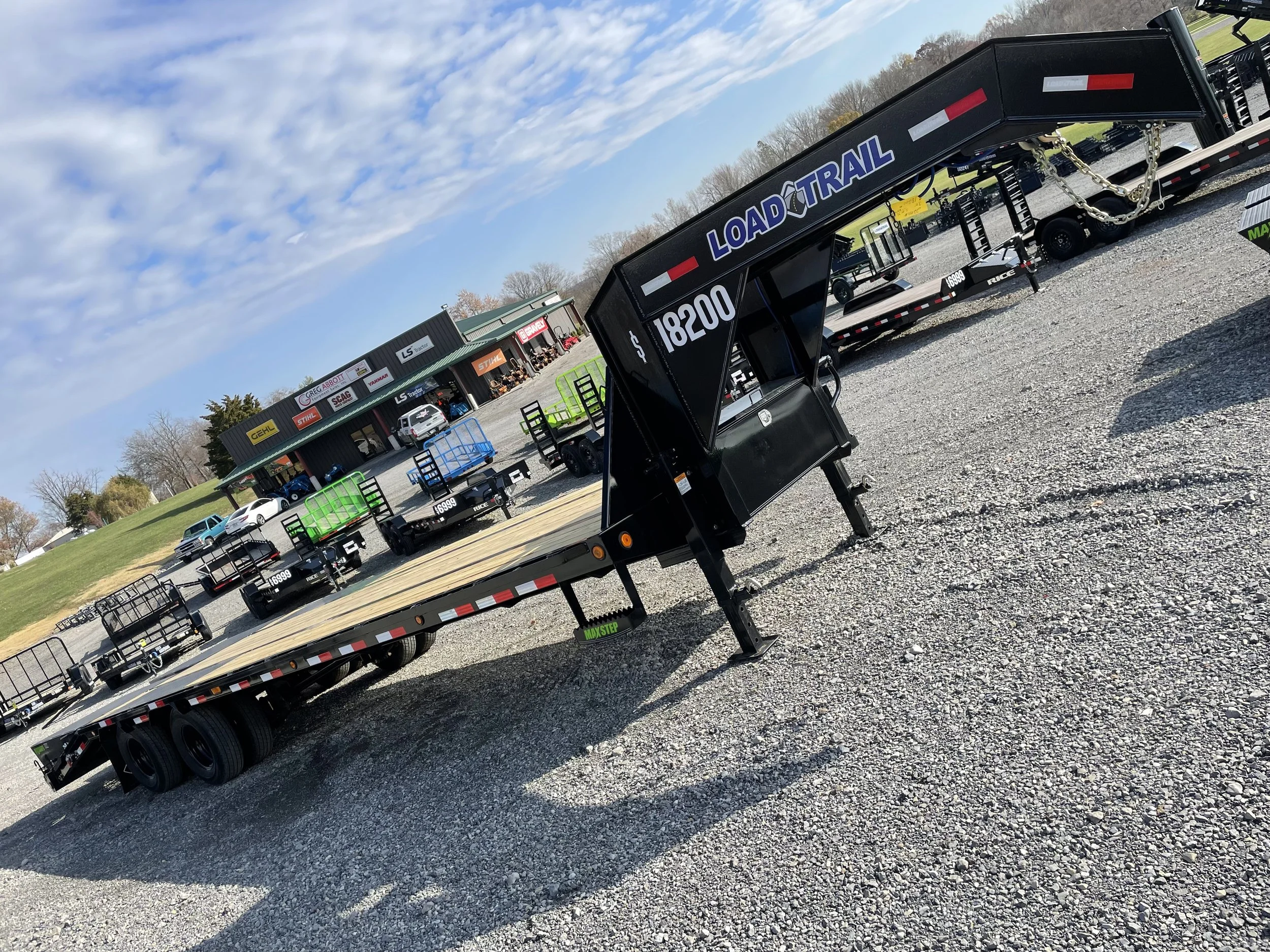  30’ GOOSENECK  DUAL TANDEM AXLE   $18,200   