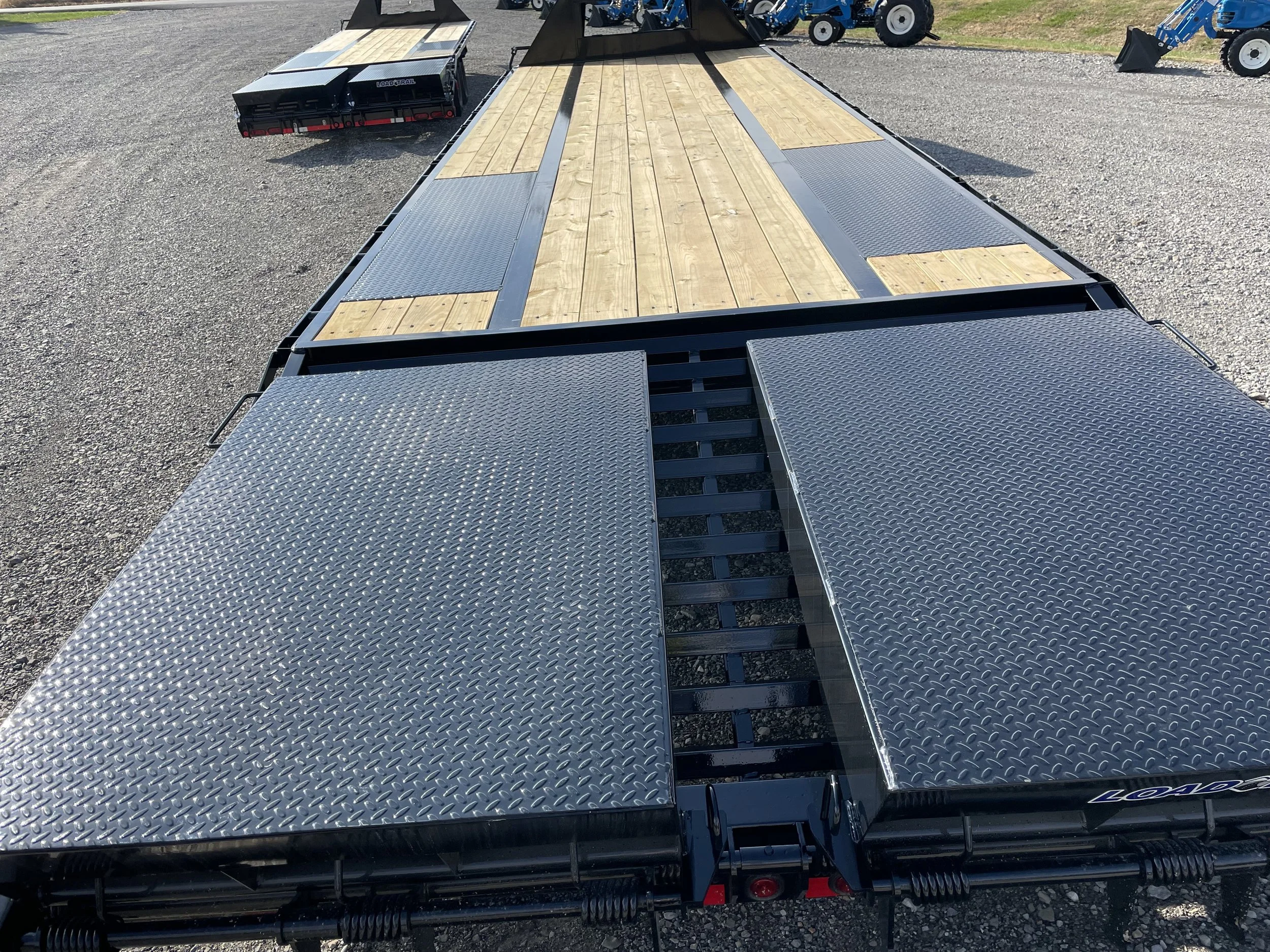  30’ GOOSENECK  DUAL TANDEM AXLE   $18,200   