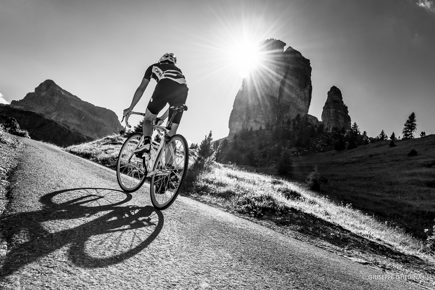 L'ultimo tratto asfaltato prima di raggiungere il Rifugio Cinque Torri _ Foto @giuseppeghedina.com