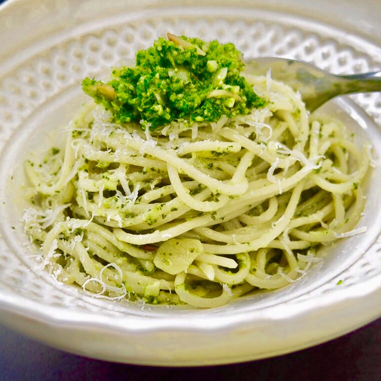 So delicious with my fave brown rice pasta, flaked almonds and parmesan