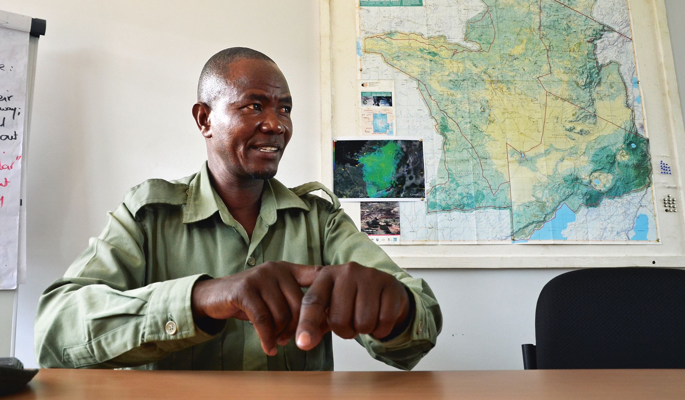 «Ich musste meine Familie ernähren»: Ex-Wilderer Roland Mochomba beim Interview in der Serengeti
