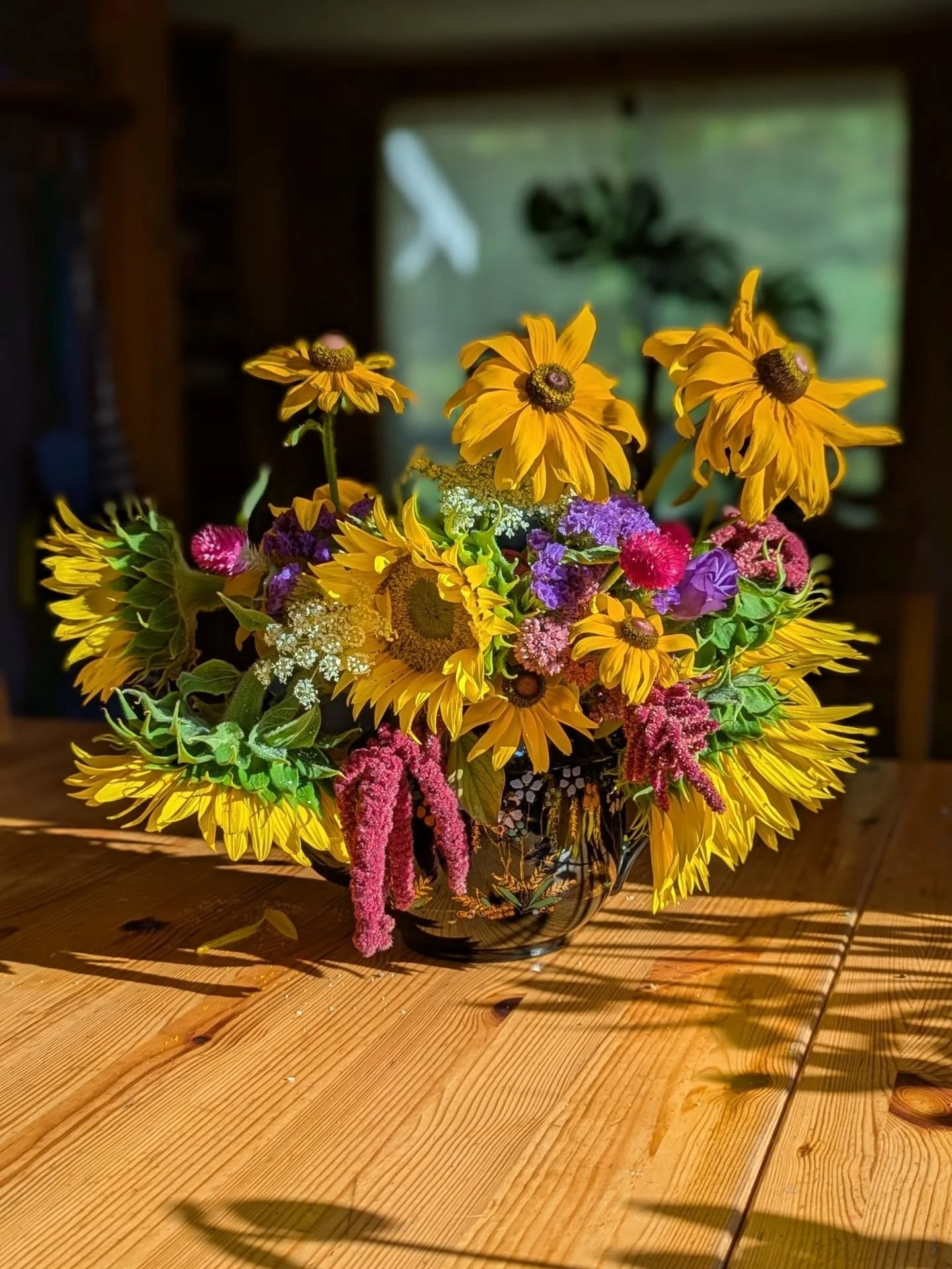 Check out these flowers I got at @thelotmanotick last Sunday! It was my first market (kind of) in Ottawa. Manotick is cute. How cute? I couldn't park on one street because they were having a soap box derby!

Thanks so much to @wildlingacres &amp; @fa