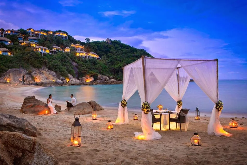 Romantic_Dinner_Beach_Lanterns_Canopy_f.jpg