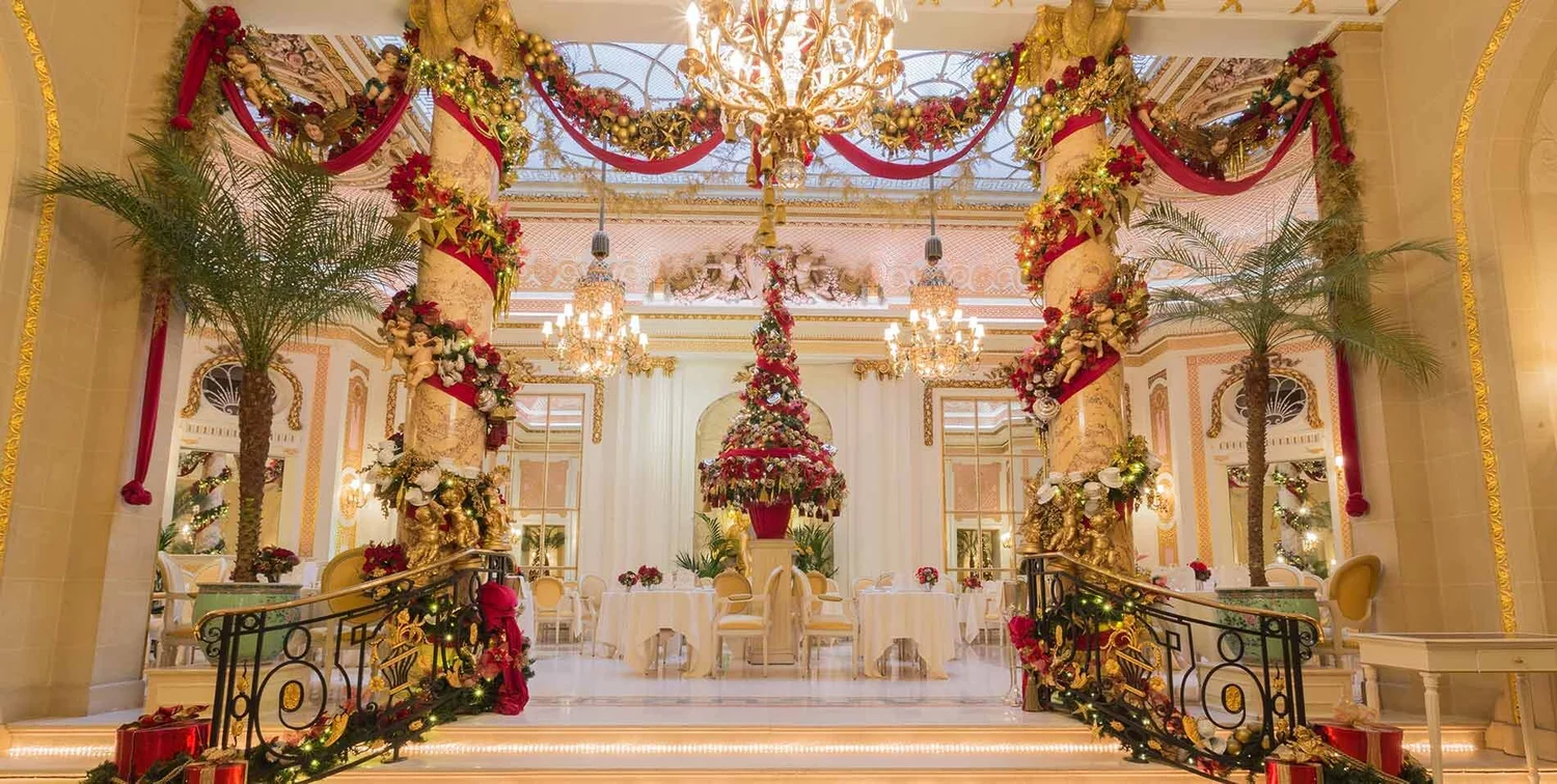 Christmas-outside-The-Palm-Court.jpg