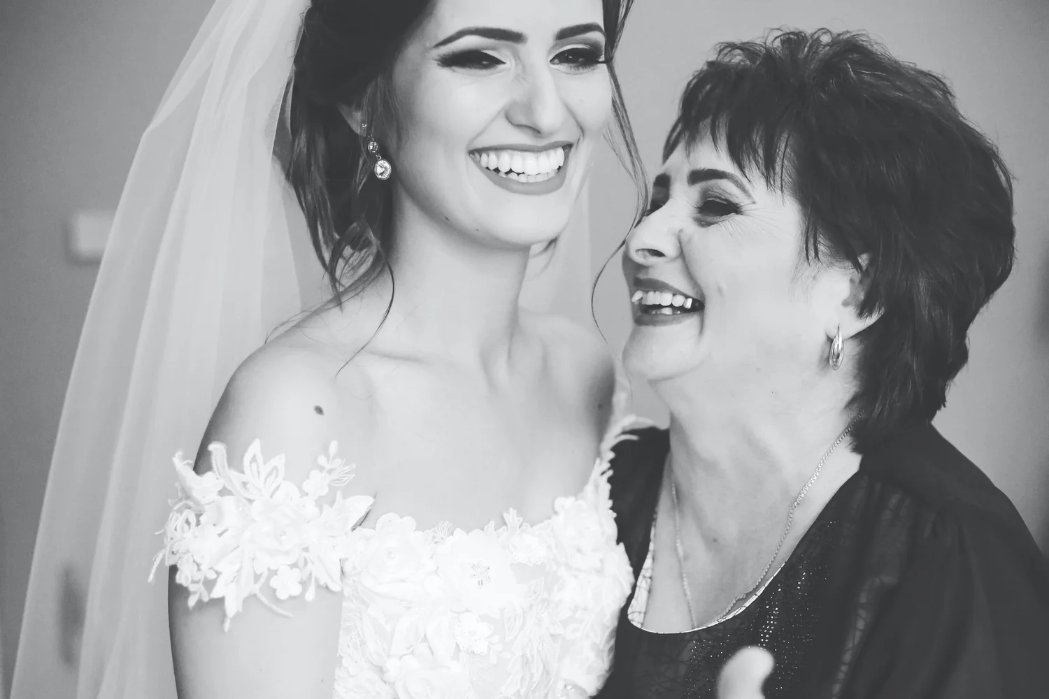 mother of the bride duties in black and white