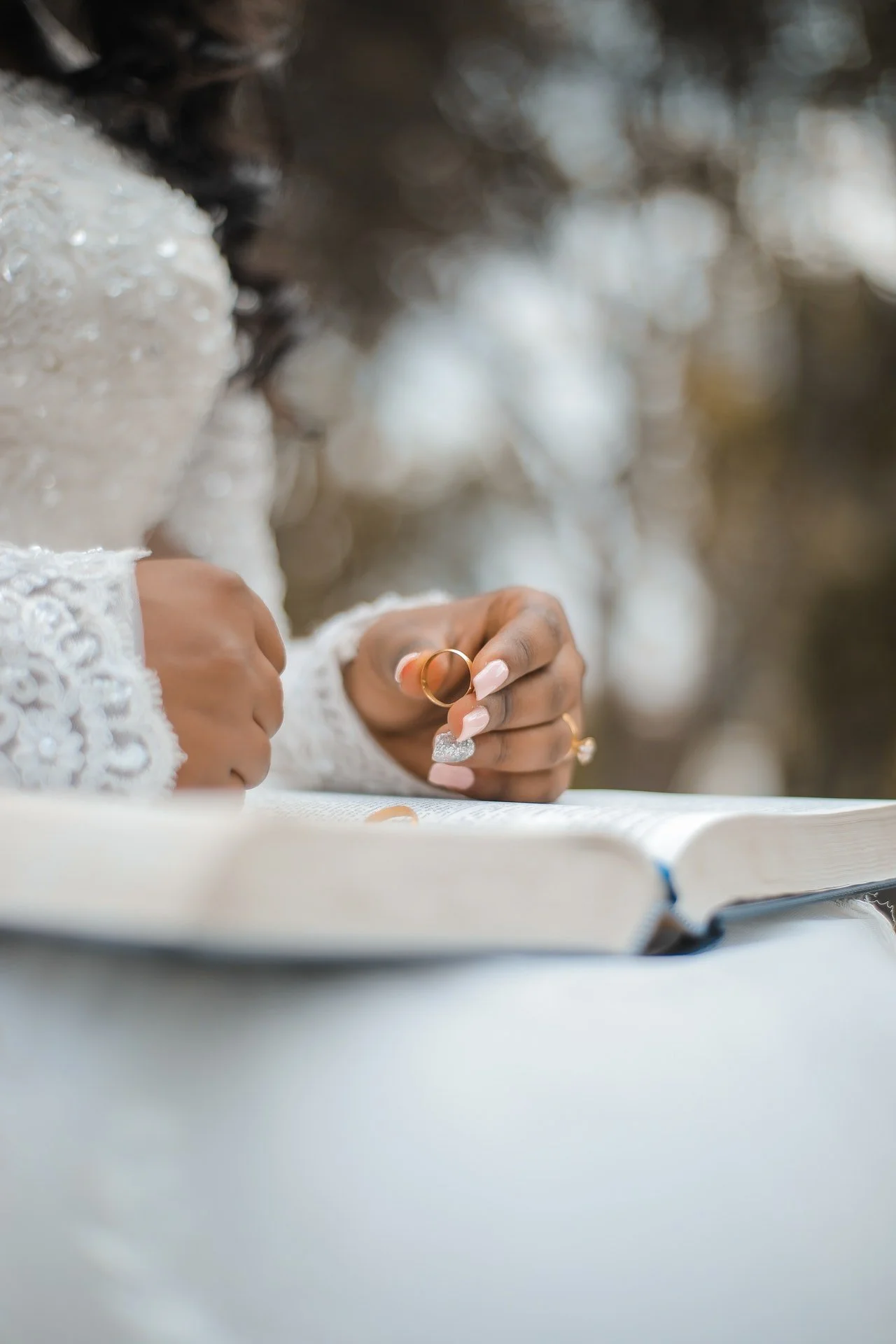 WEDDING DAY TRADITIONS EXPLAINED bride with ring