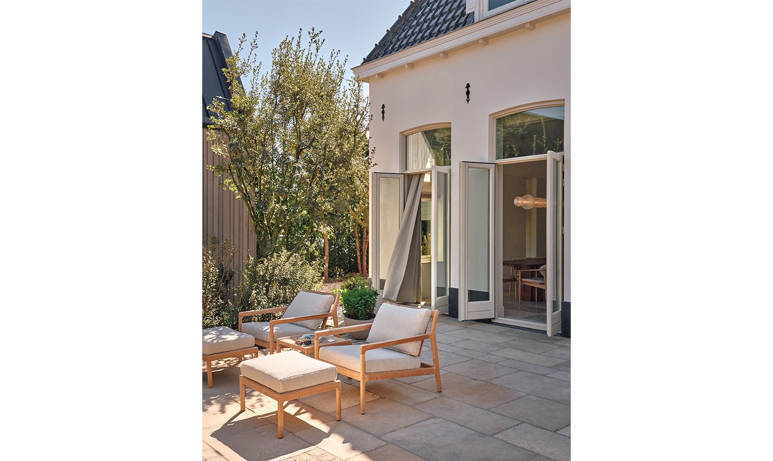 HOME WILHELMINALAAN WEBSITE - OUTSIDE 2 .jpg