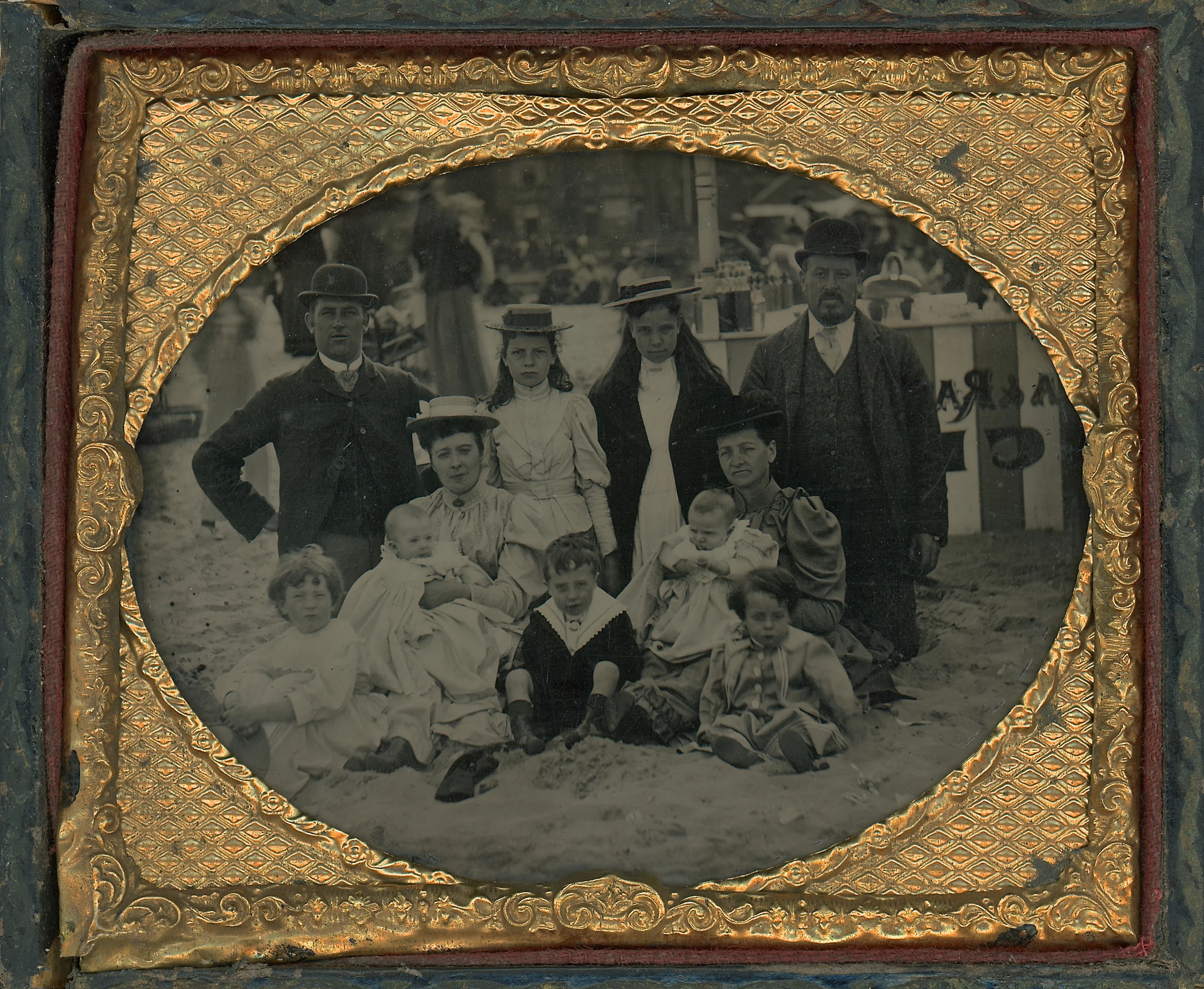 11_FamilyGroup_on_Sands_TextT.jpg