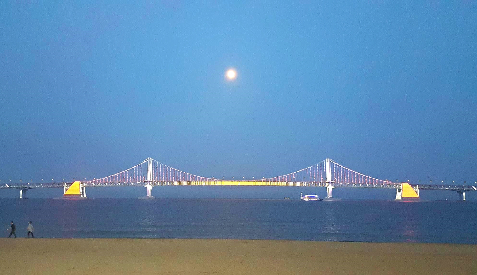 My favorite place to reflect and meet new people. I write this post as I sit on the beach, devouring pizza while the sun sets. It's beautiful, isn't it? // BUSAN, SOUTH KOREA.
