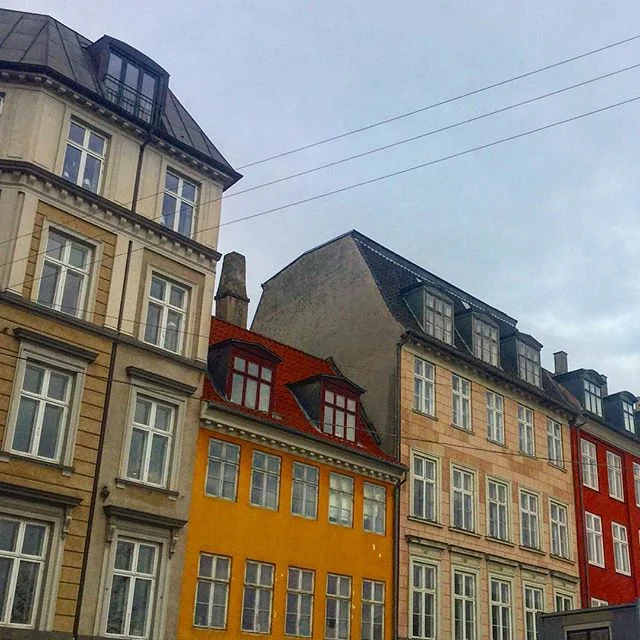 📍 Coppenhagen, Denmark // What does one do during a 24 hour layover in Europe? Explore! I was solo travelling to Miami from Thailand and snagged the flight with the longest stop in Euro dreamland. I arrived at the spotless airport, hailed down a smi