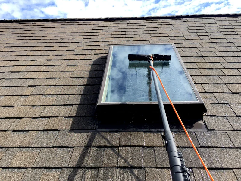 WATER FED POLE SKYLIGHT WASHING