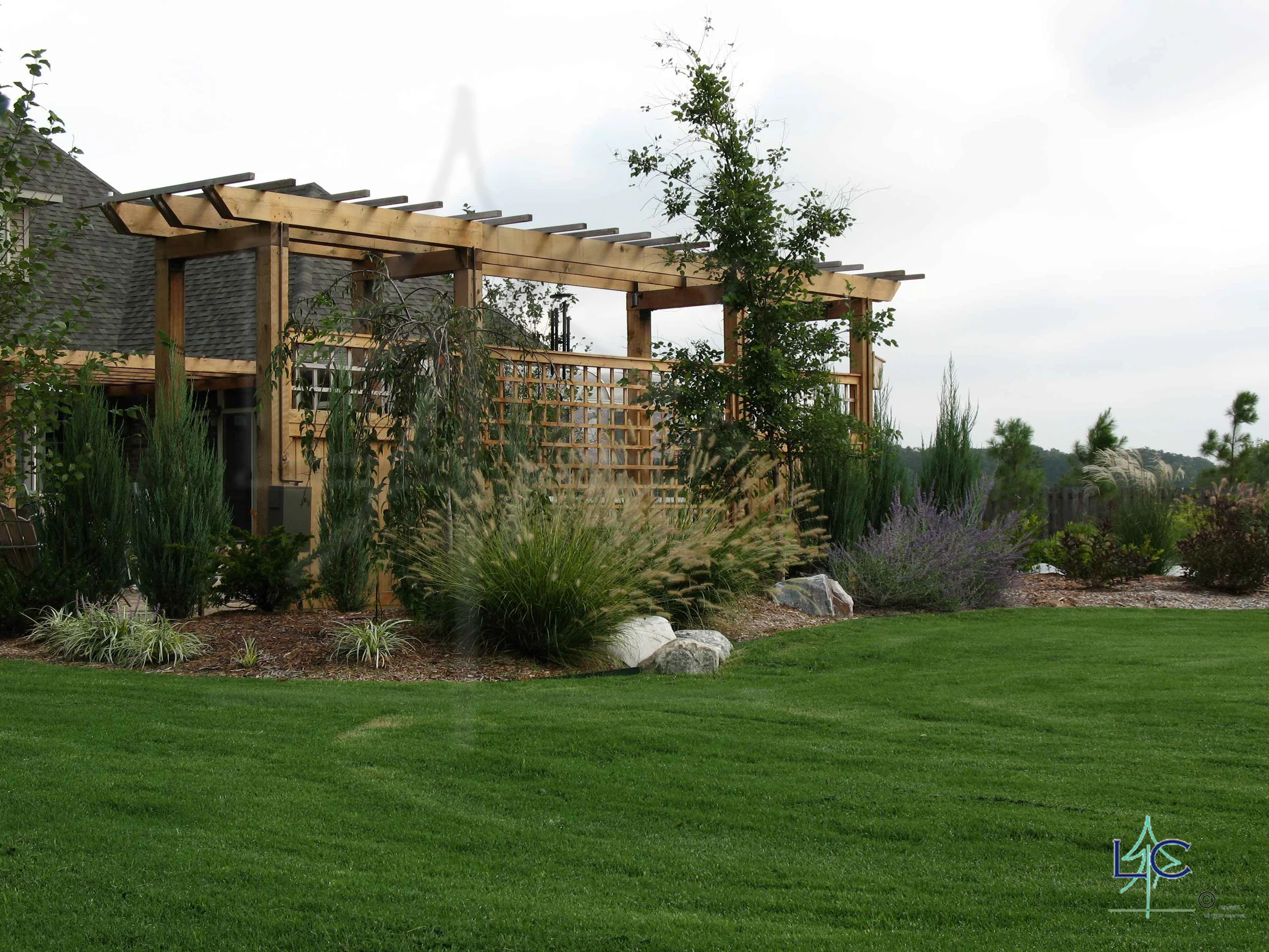 W.pic10.alt1.freestandingarbor.FH000065.jpg