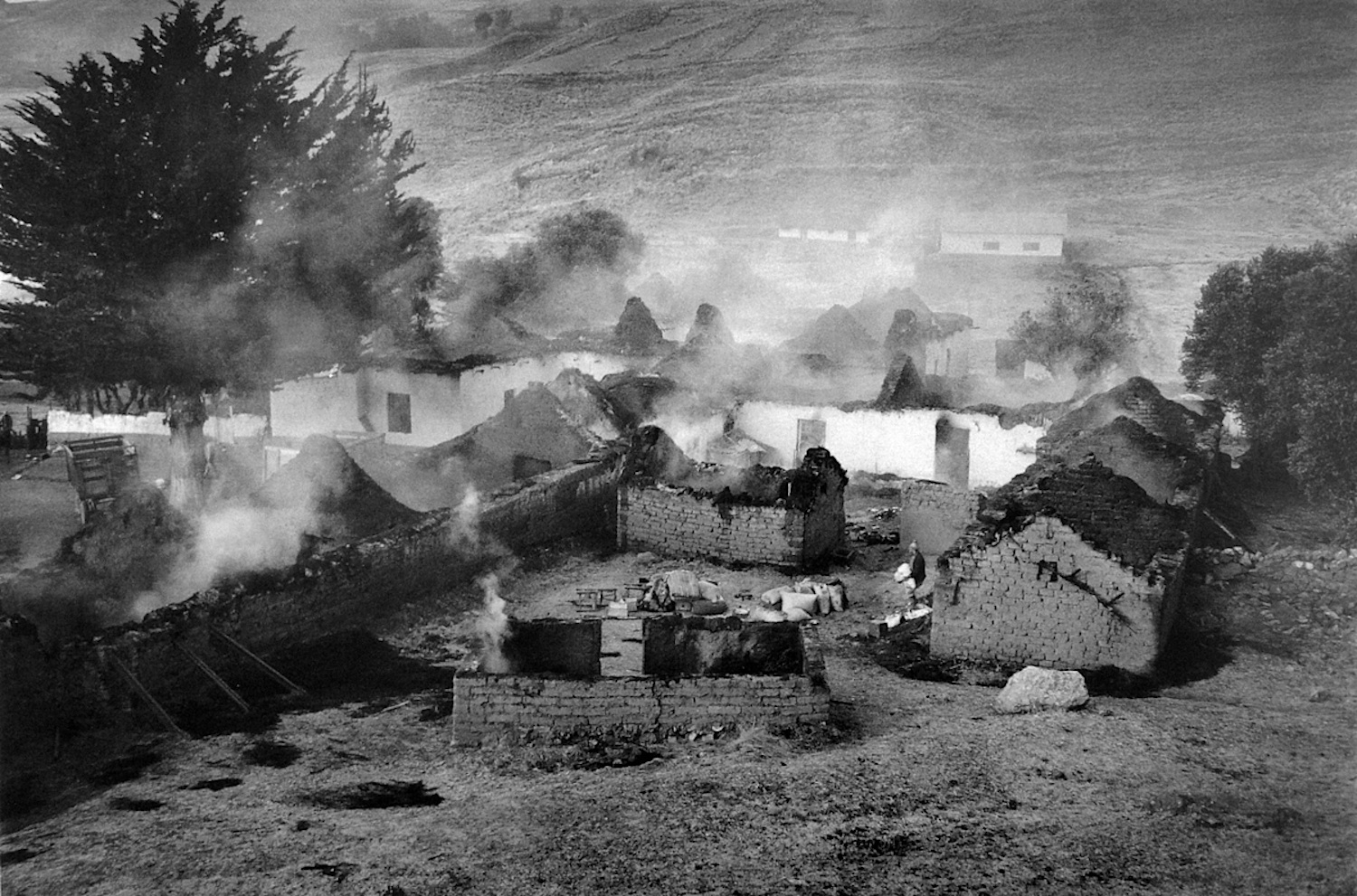  Dámaso Quispe / Atentado de Sendero Luminoso contra la Cooperativa Agaria de Trabajadores Quisumi / Oruillo, Puno. 1989.&nbsp; © TAFOS 