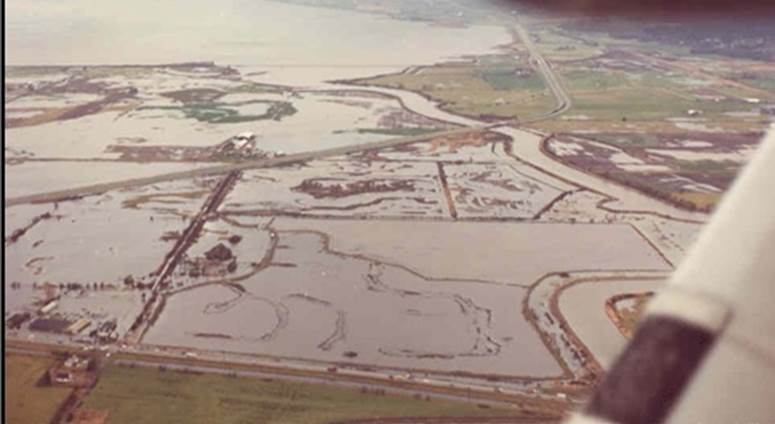 Storm Surge flooding in Surrey Dec 1982.jpg