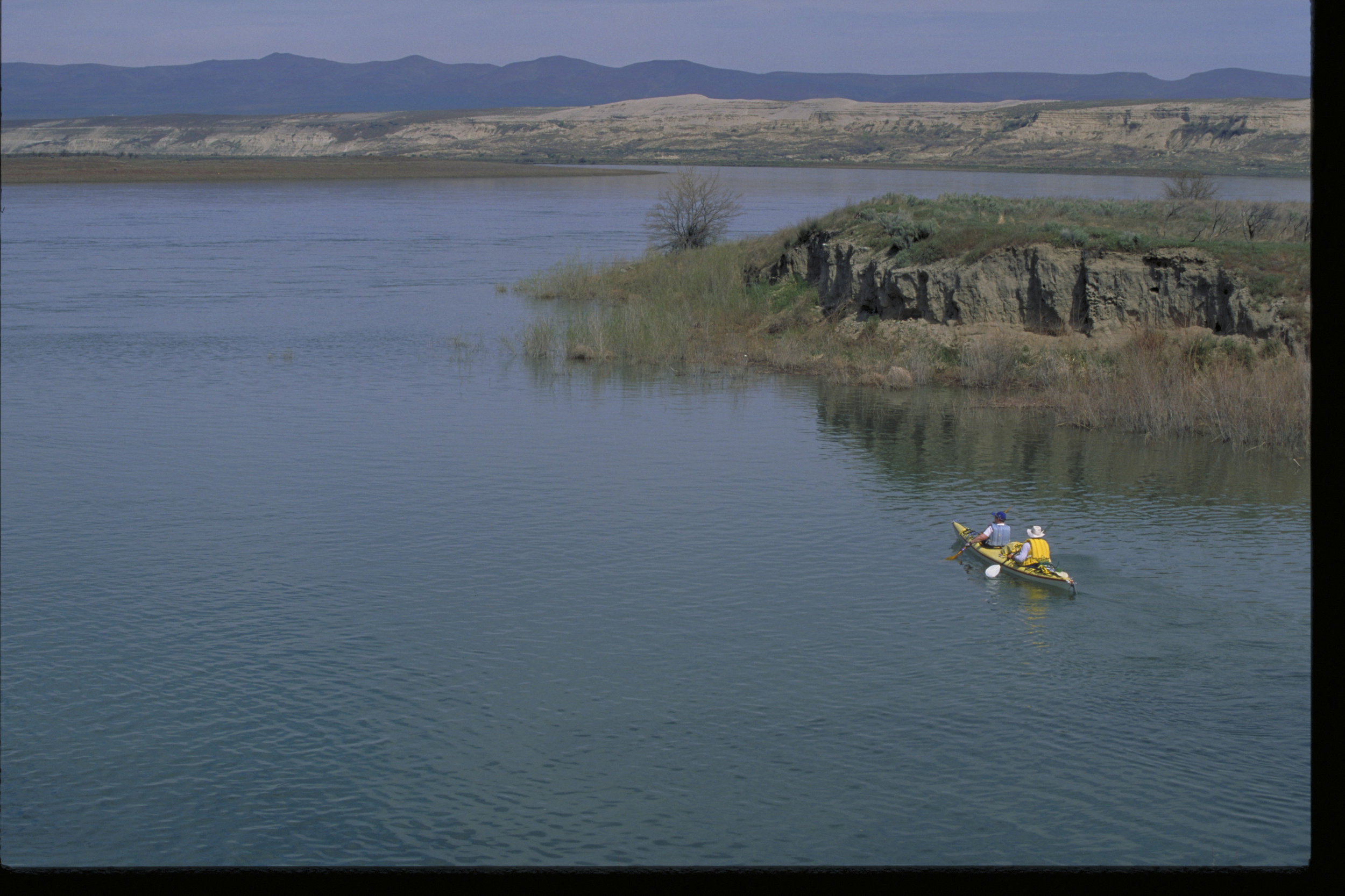  Kayakers on the Hanford Reach of the Columbia River. &nbsp;Photo by Keith Lazelle. 