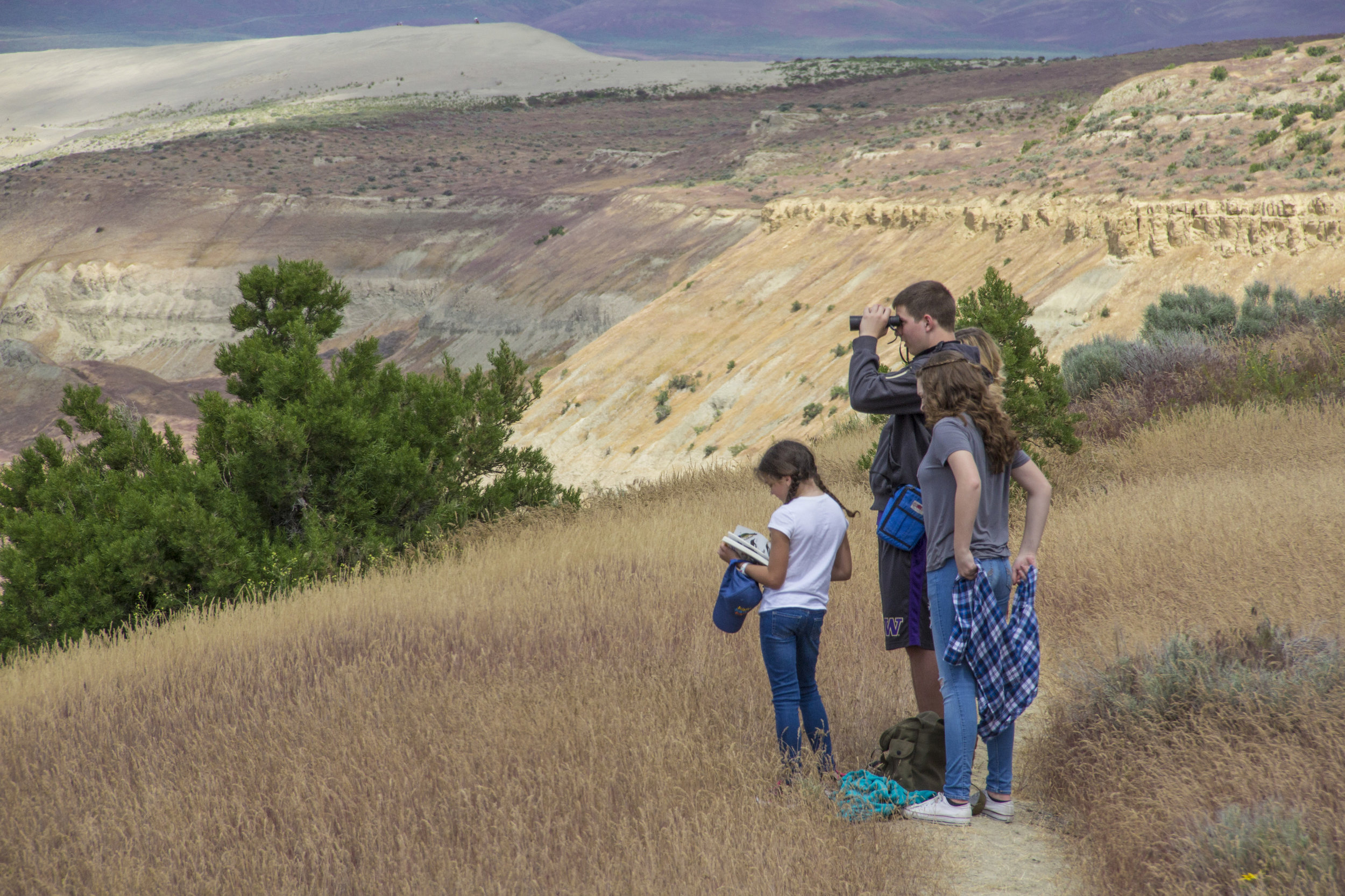  Young visitors to Hanford Reach learn about the birds that make the Hanford Reach National Monument their home. Photo by Joel Rogers. 