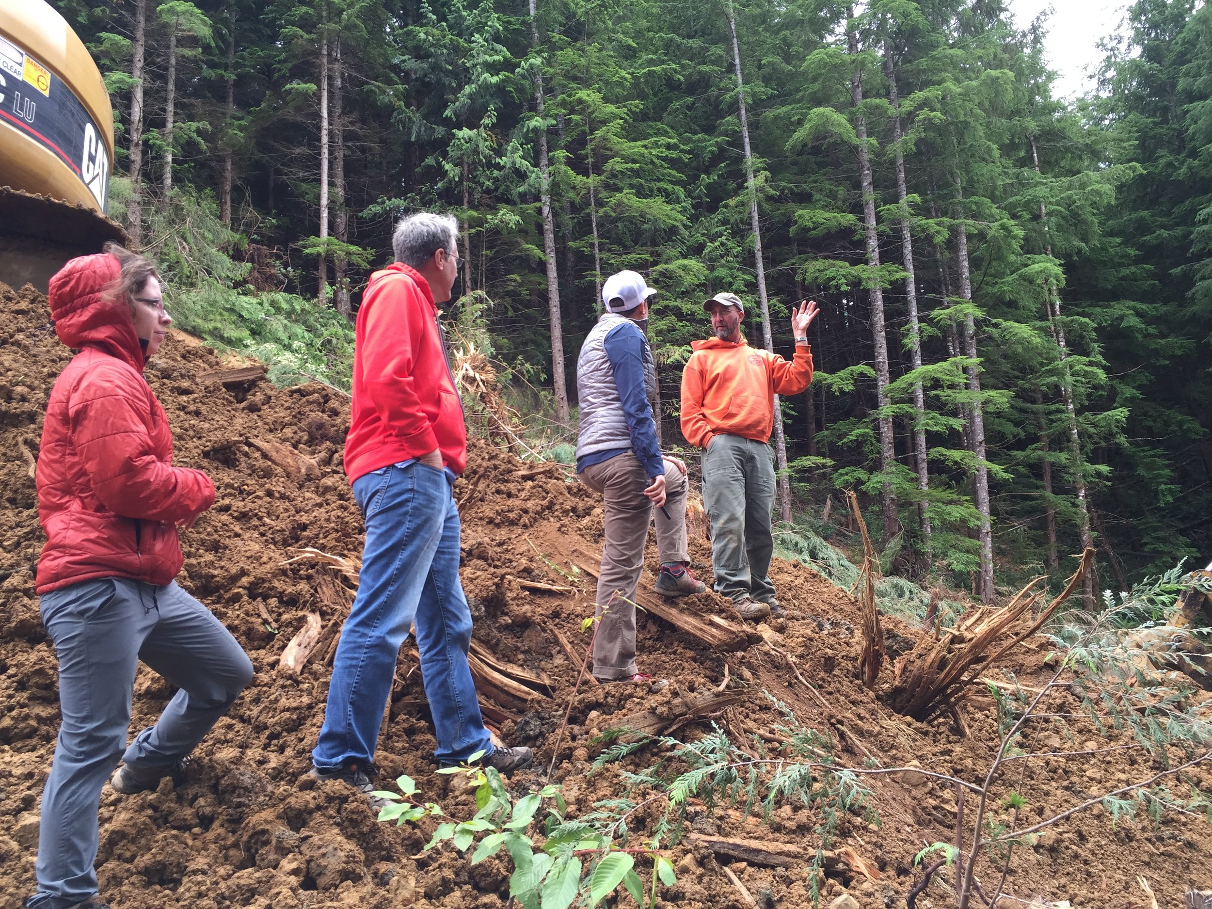  Dave Ryan talks about working with local contracting crews at Ellsworth Creek Preserve. Photo © TNC 