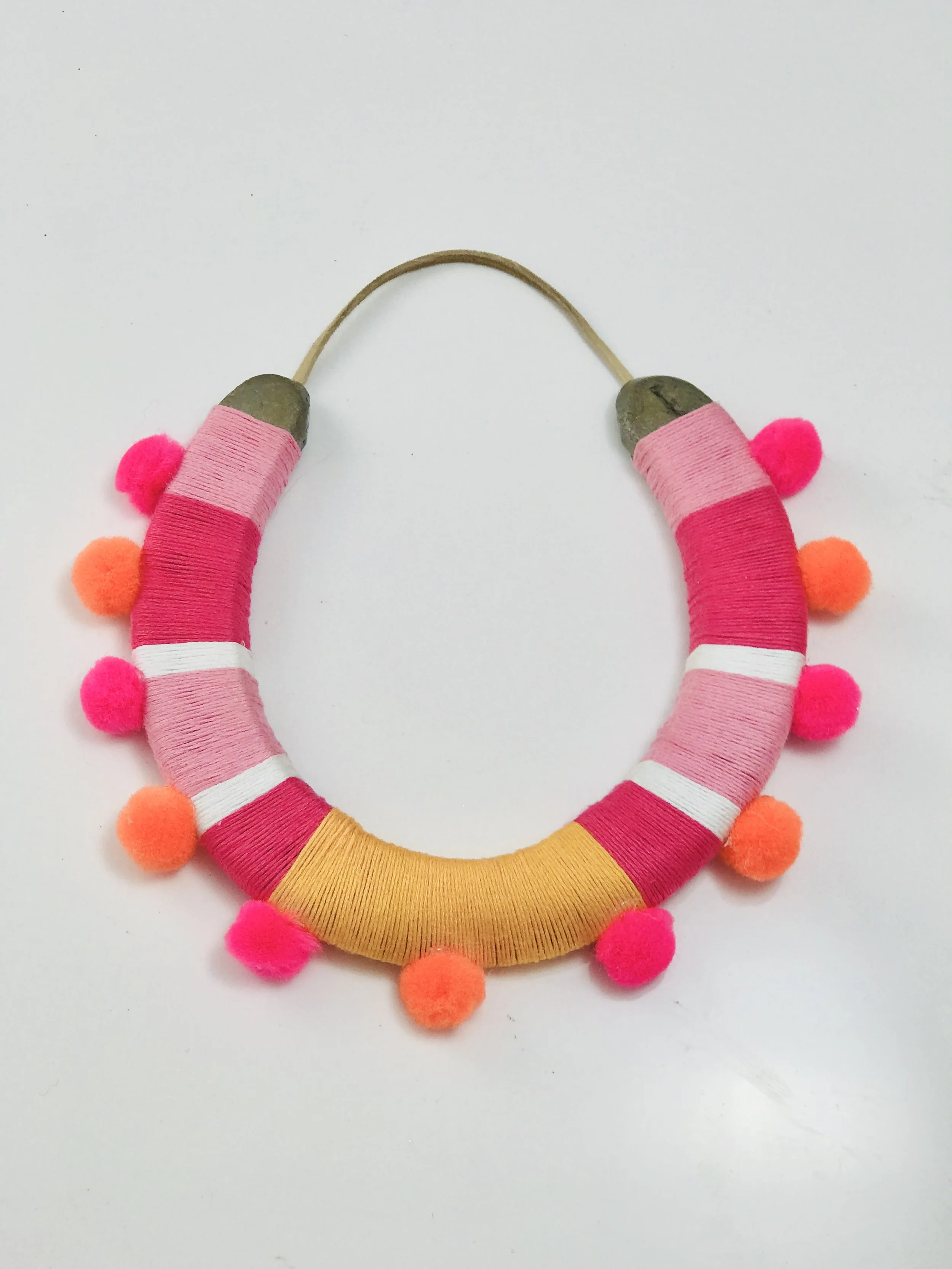 Lucky Pompom Horseshoe Pink