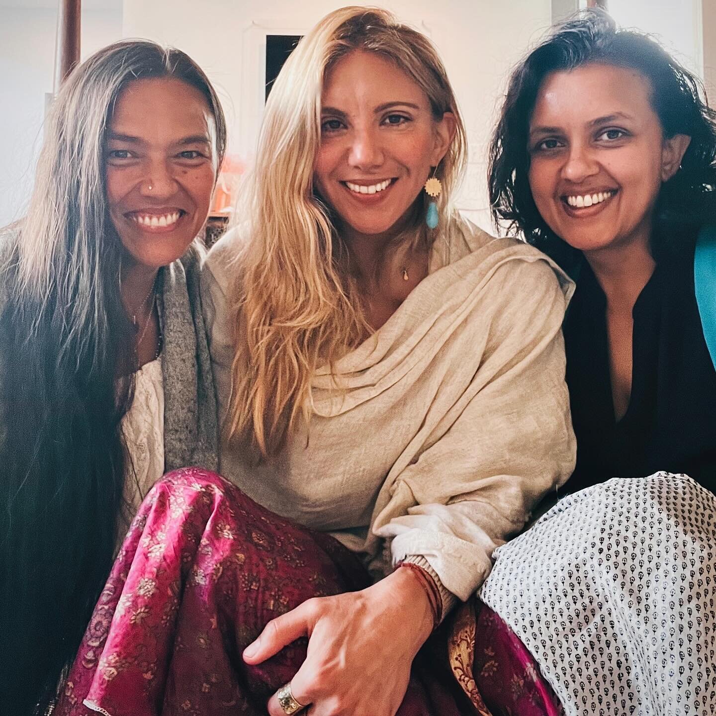 Hermanas Sagradas were born on this auspicious weekend of women&rsquo;s day, Debbie&rsquo;s B- day and Mahashivaratri. Forever grateful for my new sisters.

🔱🤲🏽🦎
Smooches
Rudram
Meenakshi Temple
Beginnings

🌬️🌱🔥💦