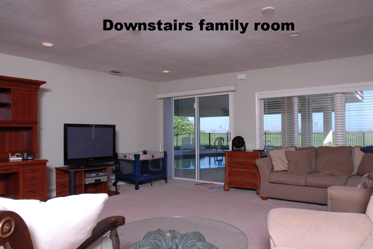 Downstairs Family Room 09.jpg