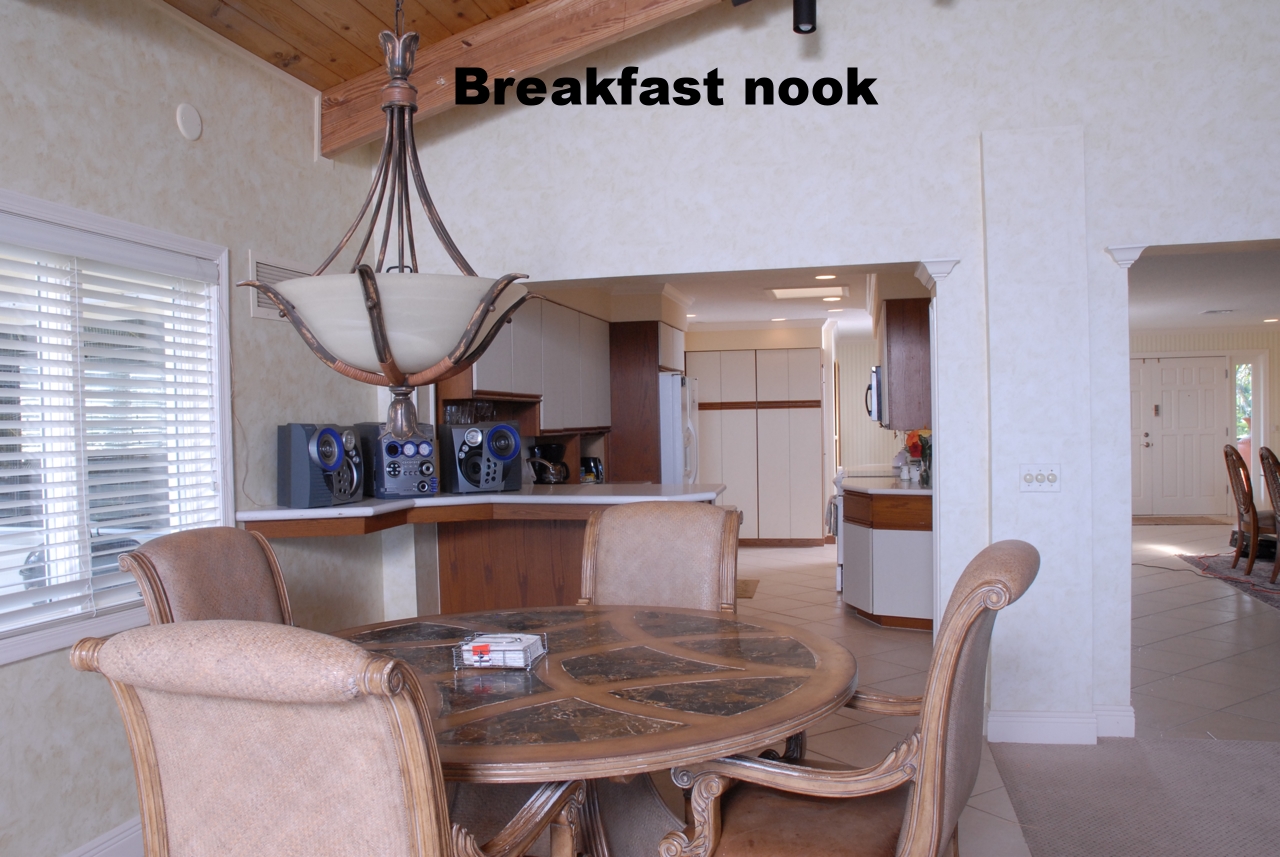 Breakfast Nook 09.jpg