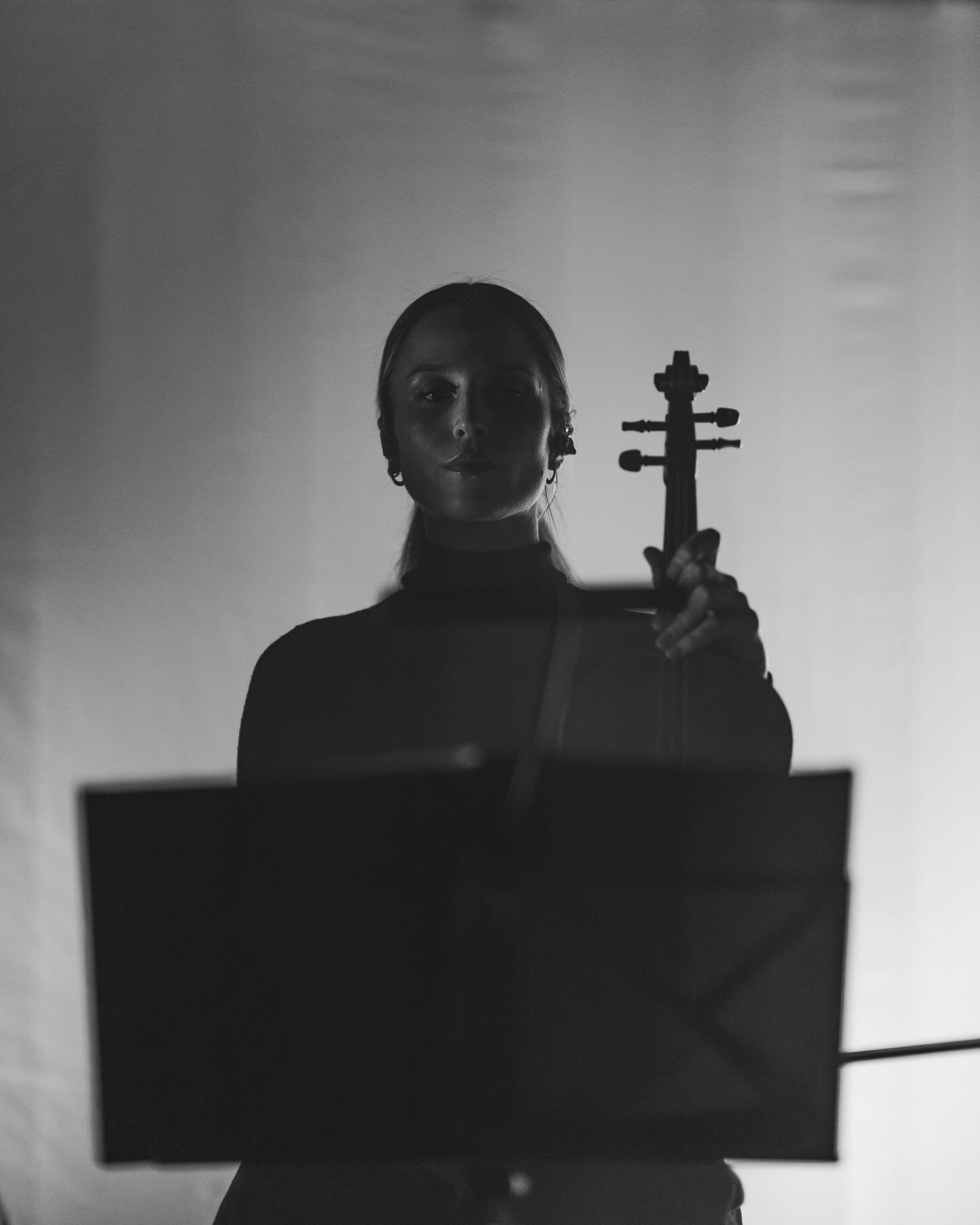 Black &amp; white from tour 📸 @ryanplomp 

#montellfish #blackandwhitephotography #amsterdam #paradiso #montellfishmusic #violinist #violist #cellist #londonstringplayers 
#montellfisheuropeantour