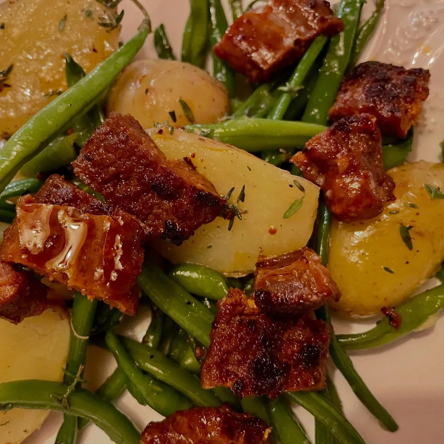 Last #sunday &acute;s #dinner in my #frenchkitchen was saut&eacute;ed #lambsausage over blanched #haricotsverts and new #potatoes with a dash of whole grain mustard, #frenchbutter chopped #fresh #thyme and #rosemary #seasalt and  ground pepper. So #s