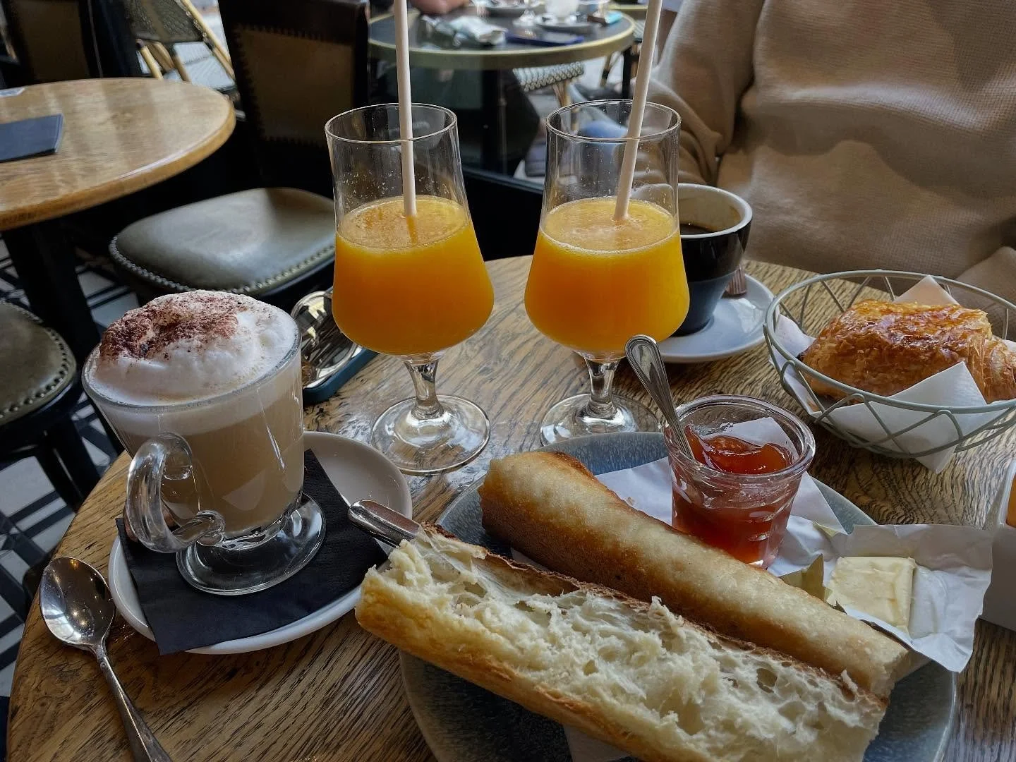 How can you not have any amazing day when it starts like this?

#paris #croissant #parisliving #seizetheday ##petitd&eacute;jeuner