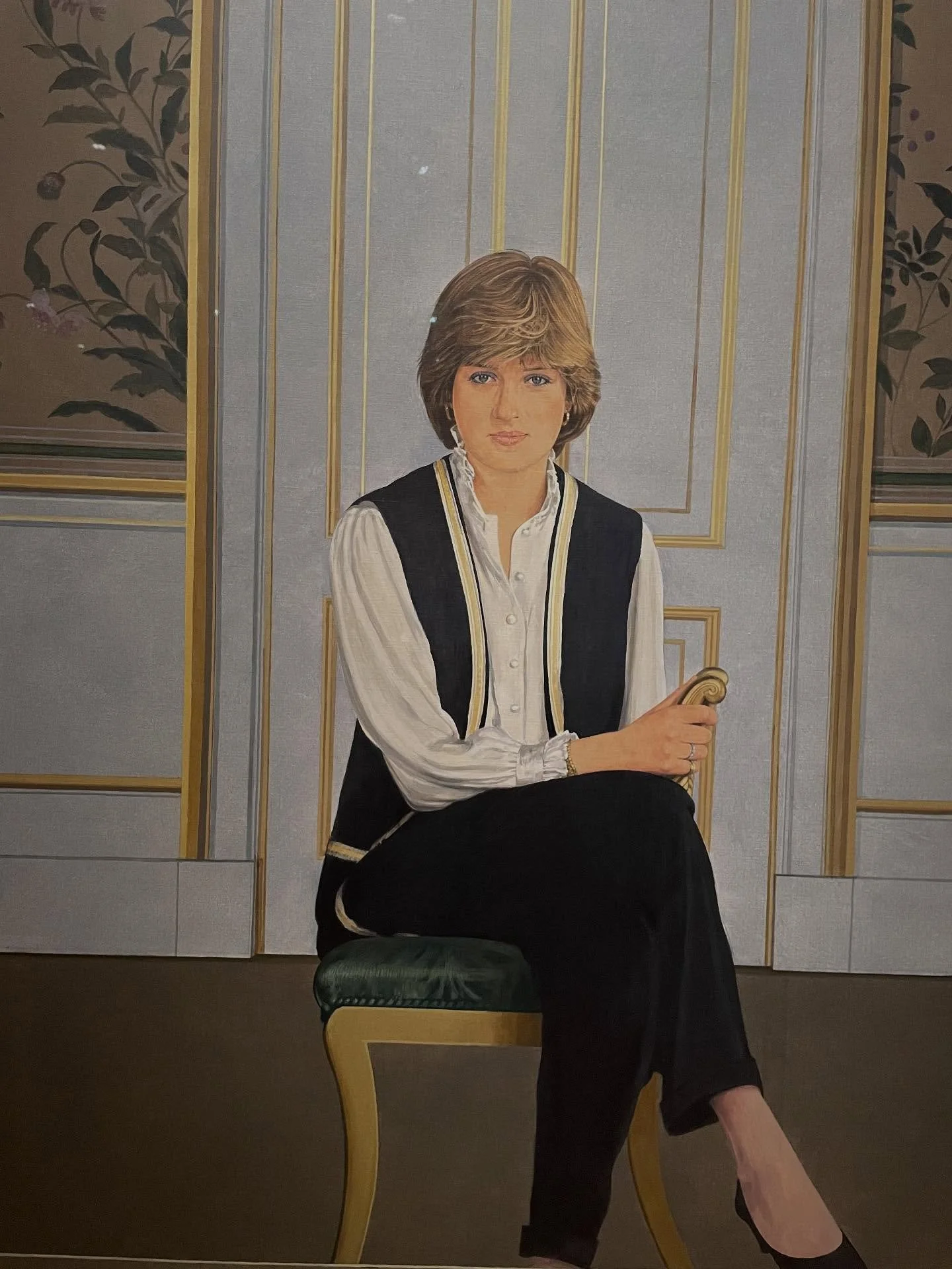A #painting of #young #diana from the #nationalportraitgallery as she was first introduced to the #world dating #princecharles

As #princessdiana she later, modernized and brought warmth to the #royalfamily with #beauty #style and #ease

Look for her