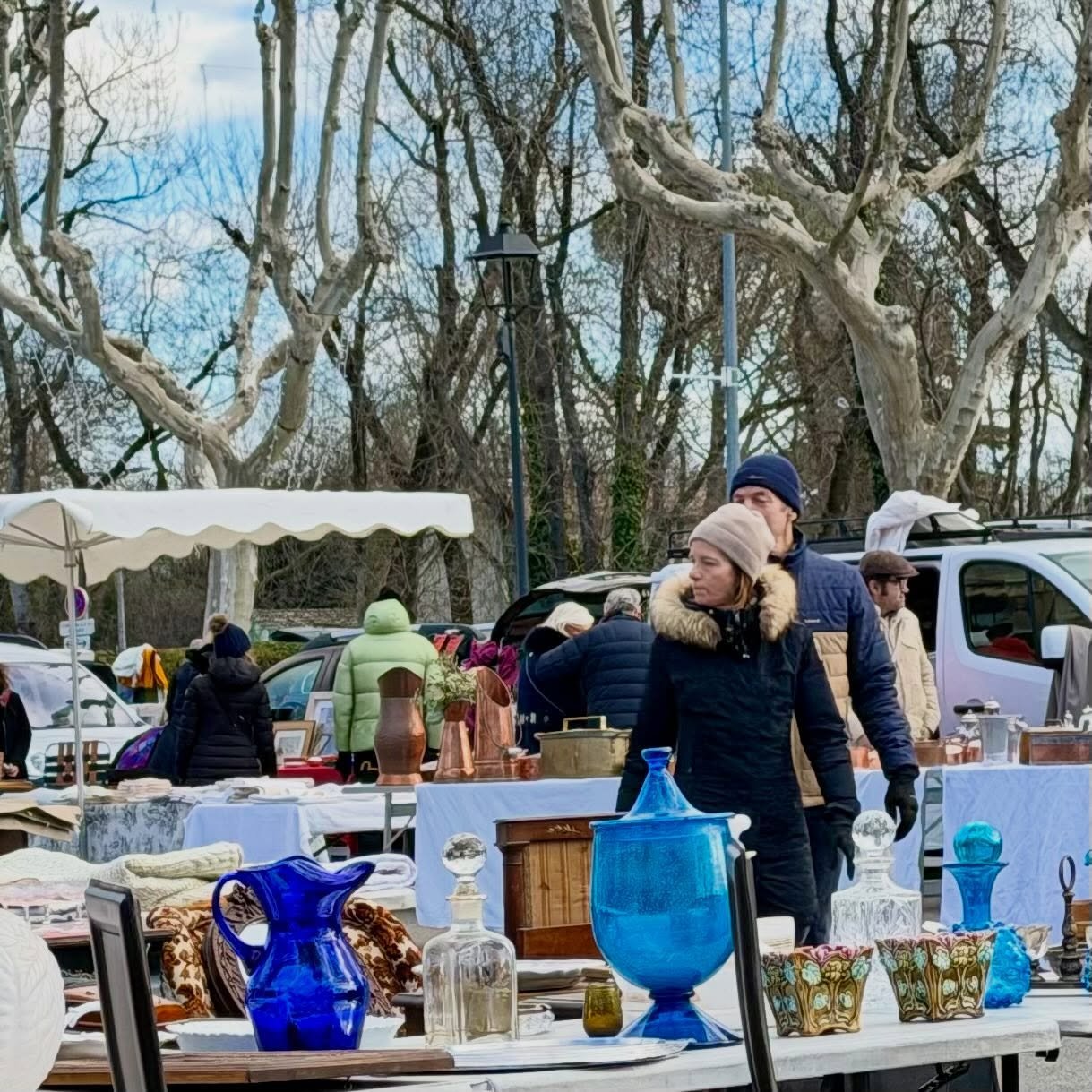 Winter at the #villeneuvelesavignon #brocante is quite different from visiting in the warmer months. The #plane trees are barren having dropped their leaves, temperatures are cool, there are less vendors, and the #oyster and #shrimp stand is not pres