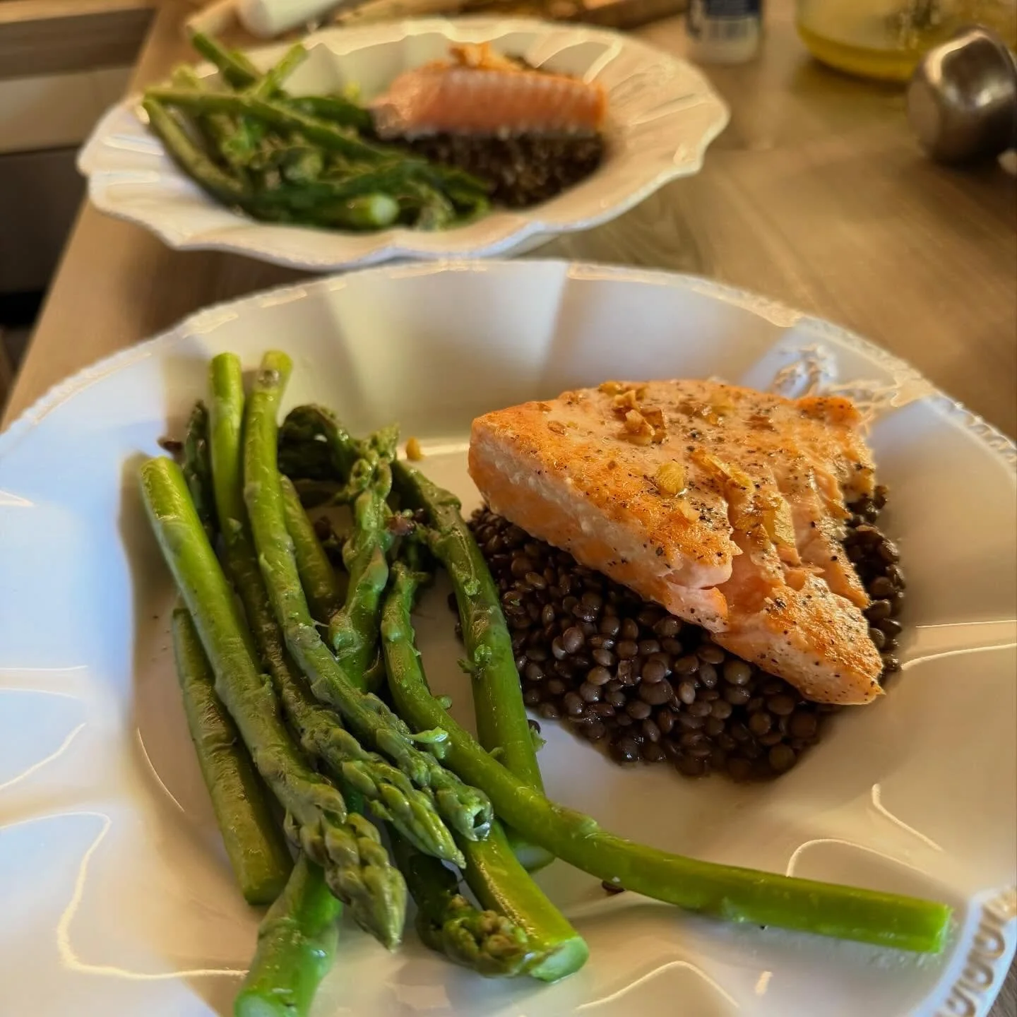 Dinner tonight at #masdemanion. Pan saut&eacute;ed Atlantic salmon with fresh garlic over Centre-Val de Loire green lentils simmered with fresh thyme and later adding  a splash of red wine vinegar and my house vinaigrette. Complemented with seasonal 