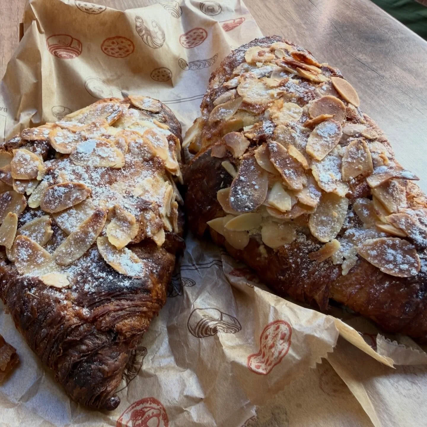 My favorite almond #croissant from Boulangerie Proven&ccedil;al. My favorite #lavender farmer from Sault. My favorite men&rsquo;s boutique and their window displays. My favorite Saturday market. My favorite village cat, Blackie. My favorite guy!
#uze