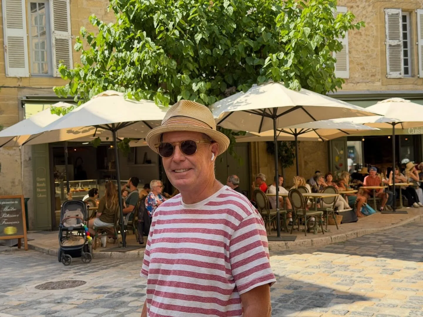 Only the best for the birthday boy, a day and night in #provence, visiting Apt, #lourmarin, Goult, and Saint Saturin-les-Apts. Staying at the historic Le Saint Hubert, and enjoying their terrace dinner overlooking #luberon. Magical!

#provencelife @f