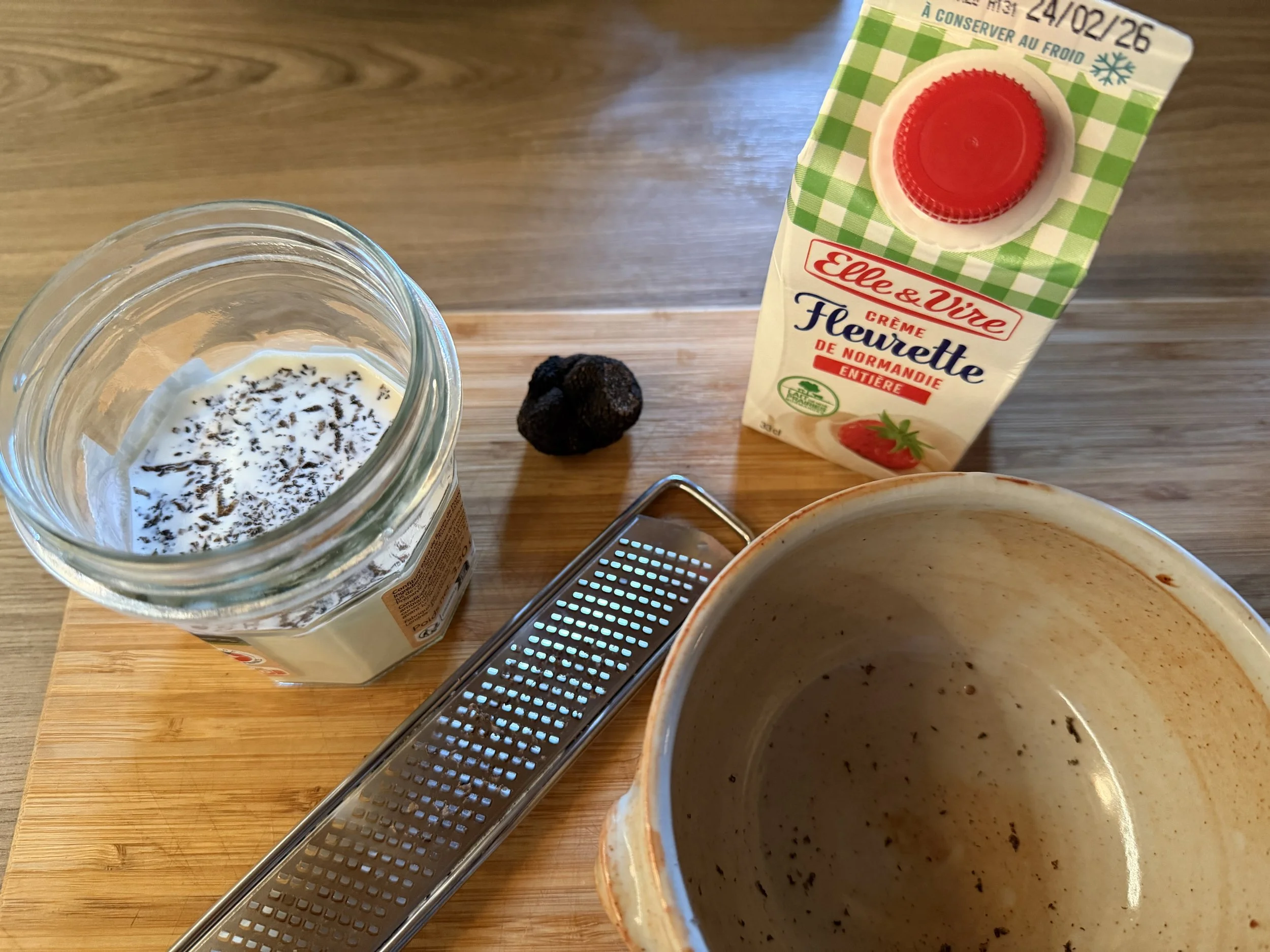 Infusing Cream With Black Truffle Shavings
