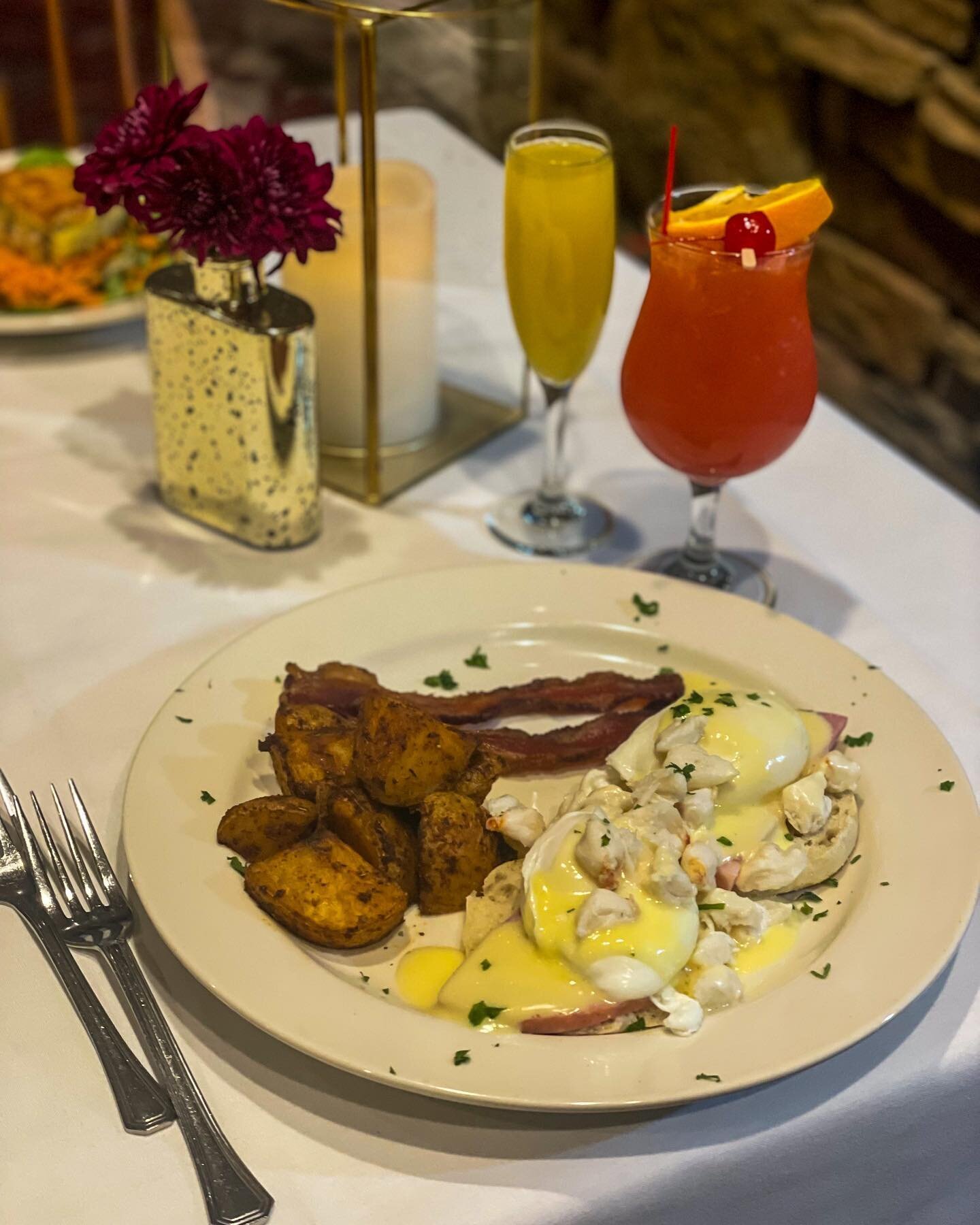 *New Sunday Hours* Brunch 10am to 2 pm! Try our house favorites, the Crab Benedict and Quiche Du Jour. $5 Bloody Mary&rsquo;s and $4 Mimosas. 🥂 Check out our menu here  https://www.risingsuninn.net/menus-1 

#brunch #sundaybrunch #sundayfunday #brun