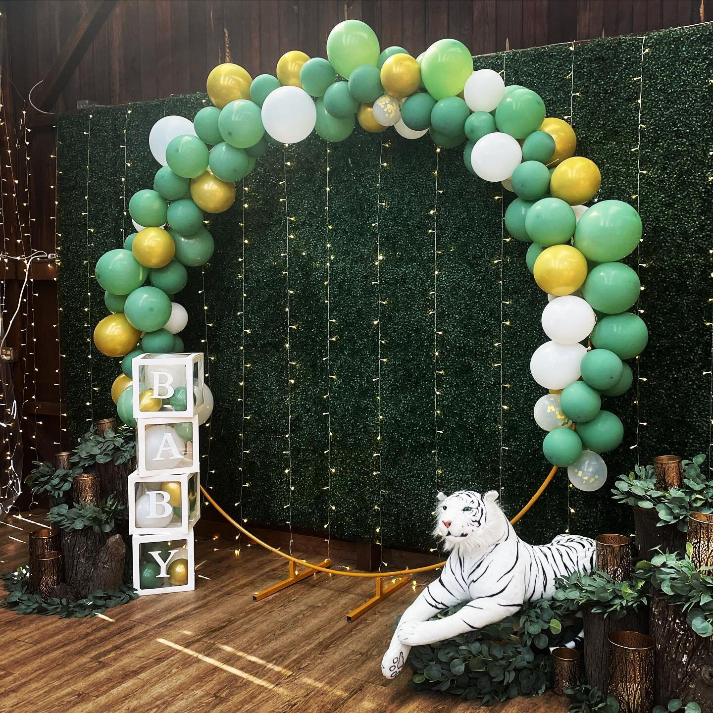 Jungle Baby Showers in our barn are perfect for balloon arches 🌿🐅🦓
One of our many decor add ons available in house!
#babyshower #babyshowerideas #jungletheme #junglethemeparty #event #telfordballoons #telfordbusiness #barn #barnvenue #montgomeryc
