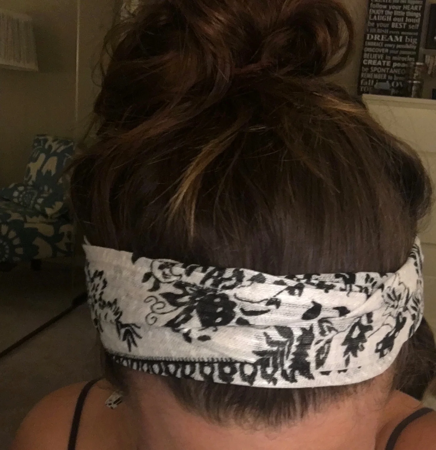 This is the only acceptable way to wear a scarf like this now.