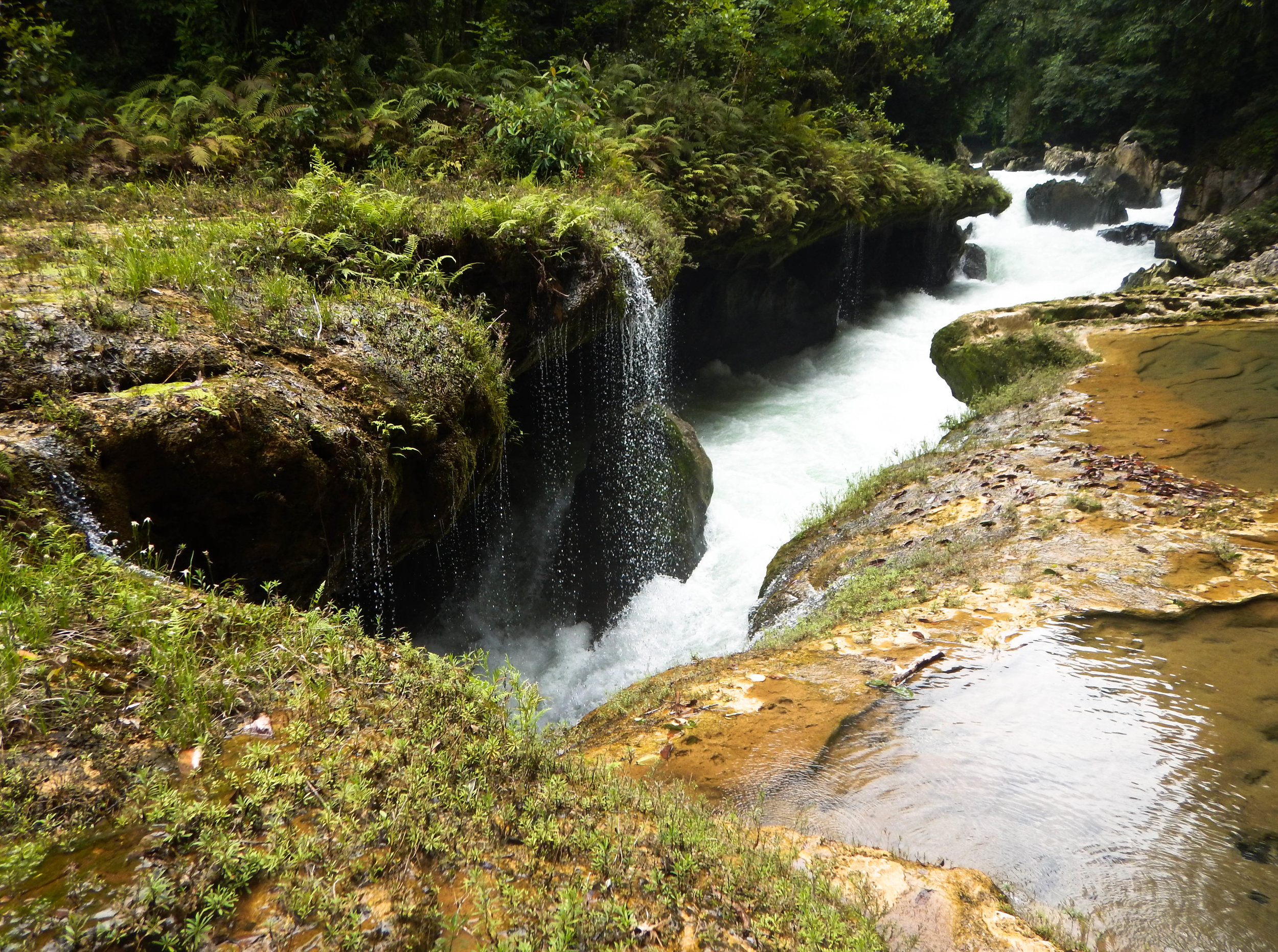 semuc river close.jpg