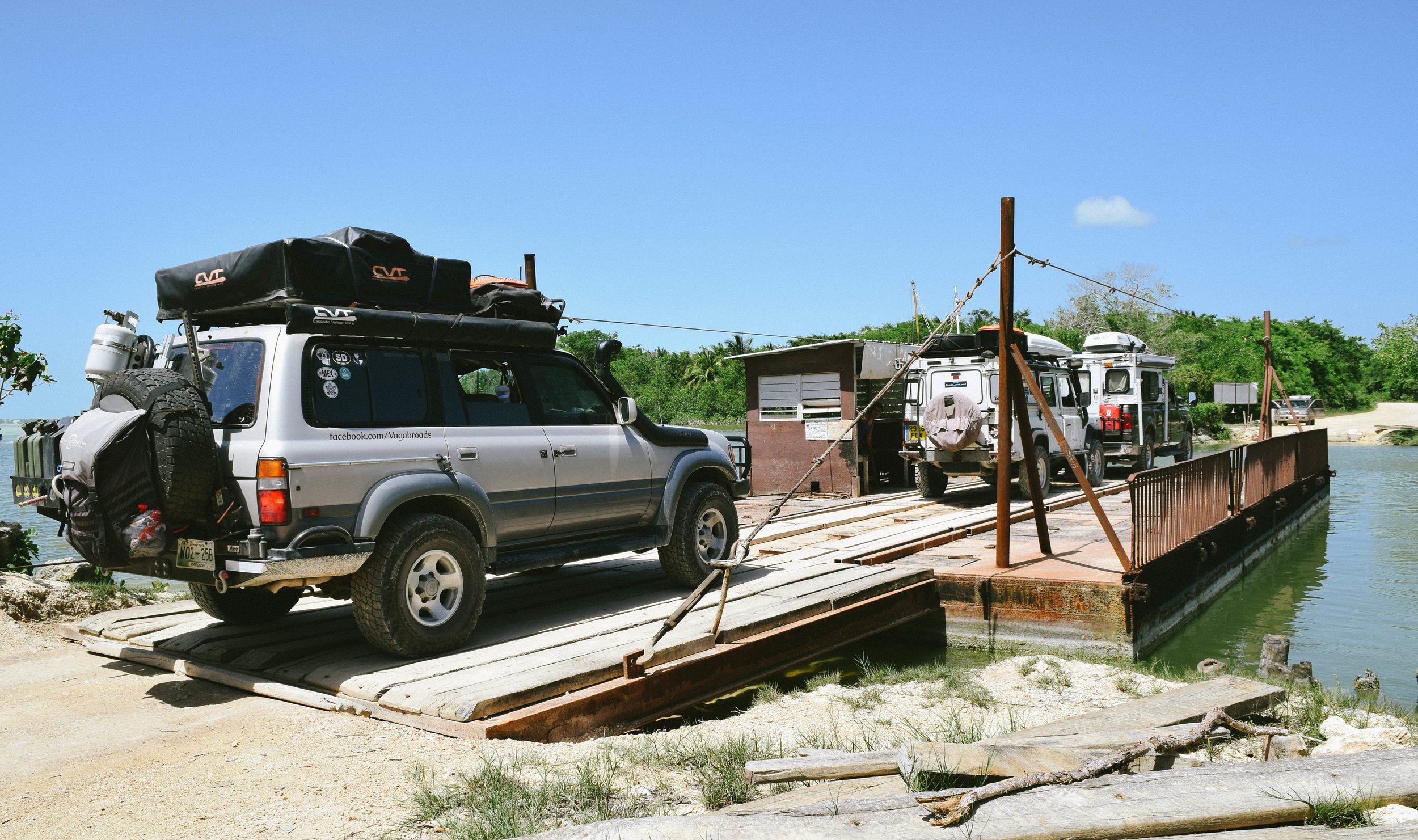 hand crank ferry 2 boarding.jpg