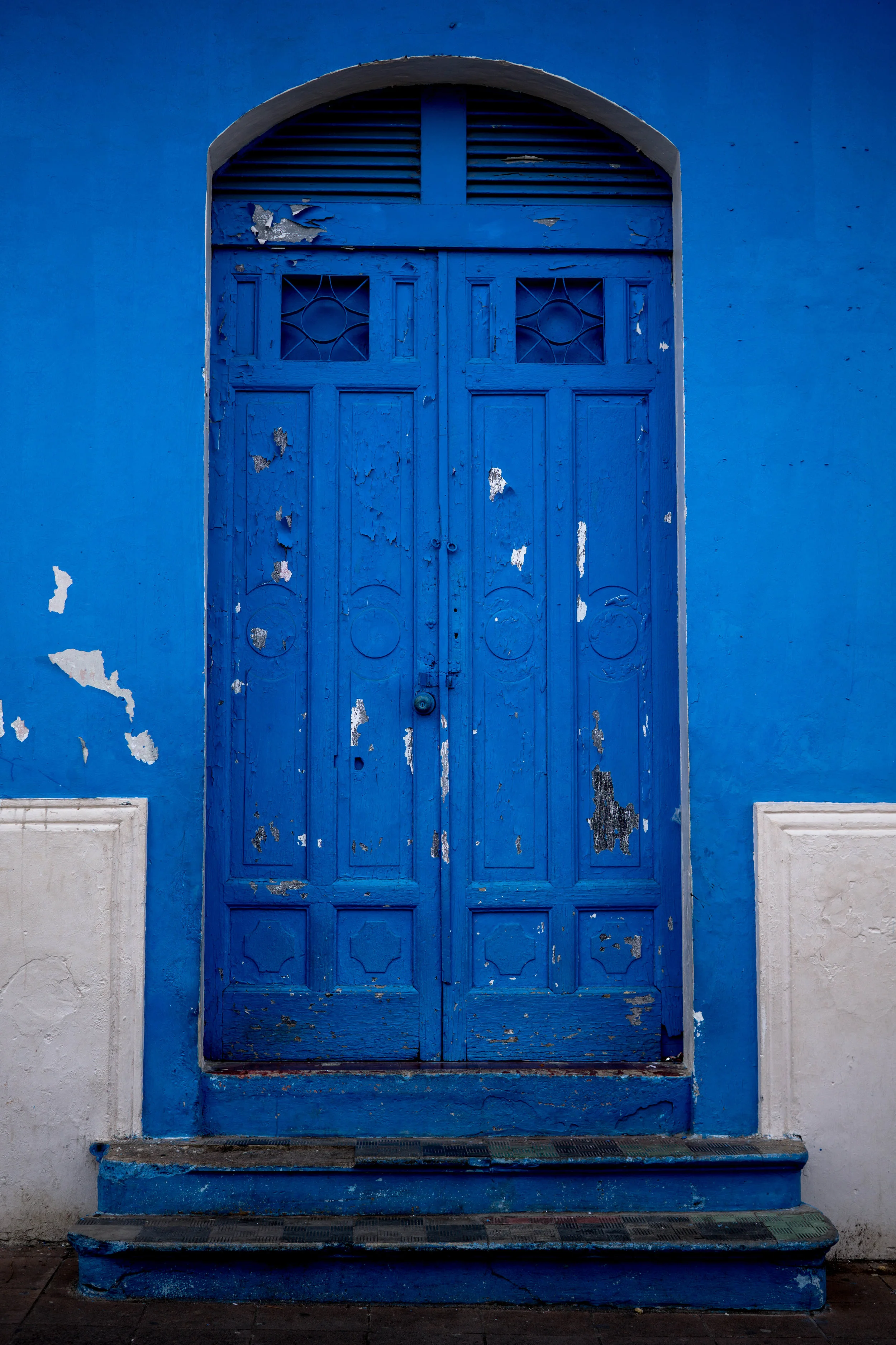 granada door white blue.jpg