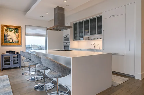 Metropolitan Condo Kitchen Bath Remodel White Lacquer Tall Cabinets Visit Our Portland Showroom Pedini Pdx