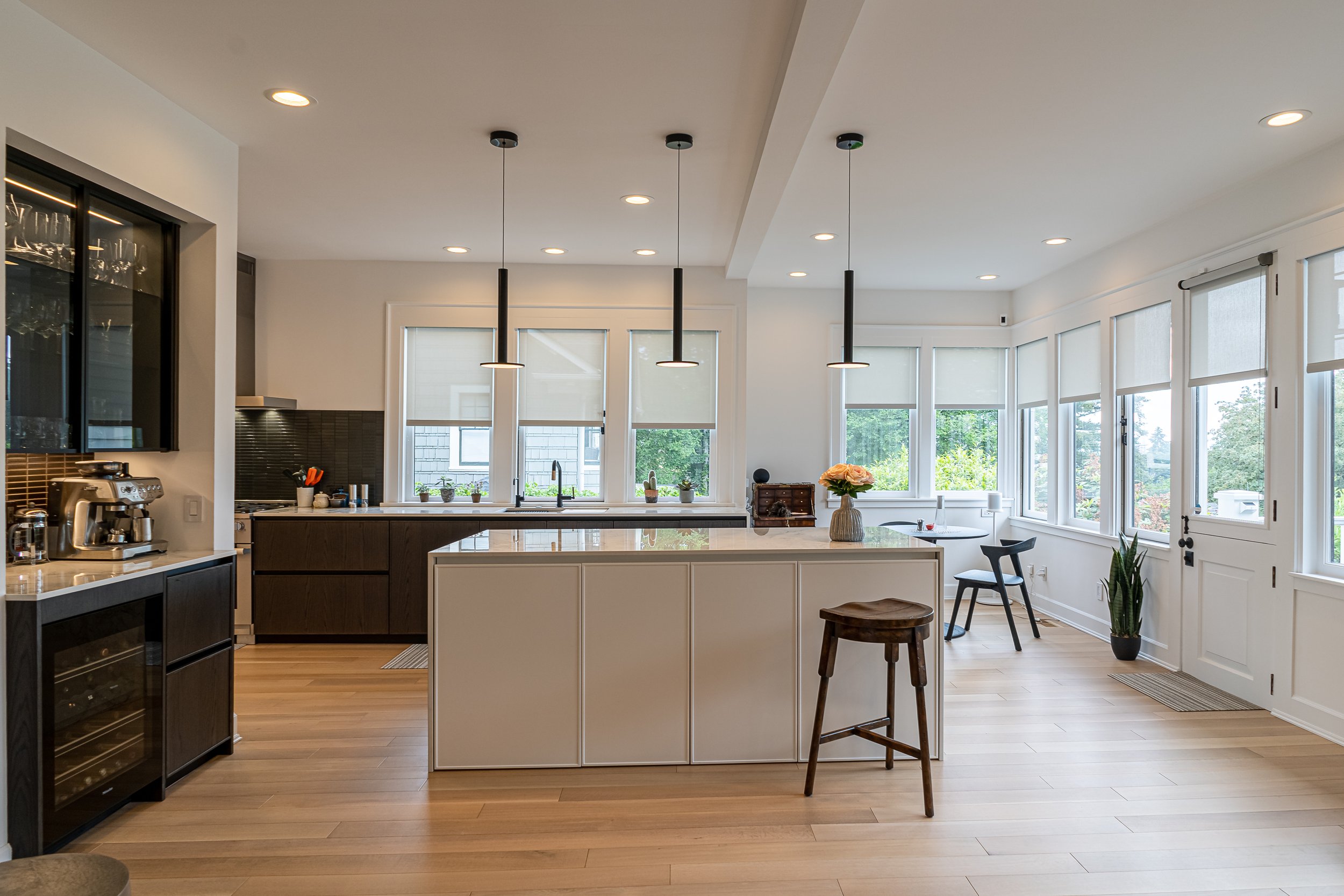 PEDINI Quadra 10 Kitchen in Oak Veneer and white Matte Lacquer