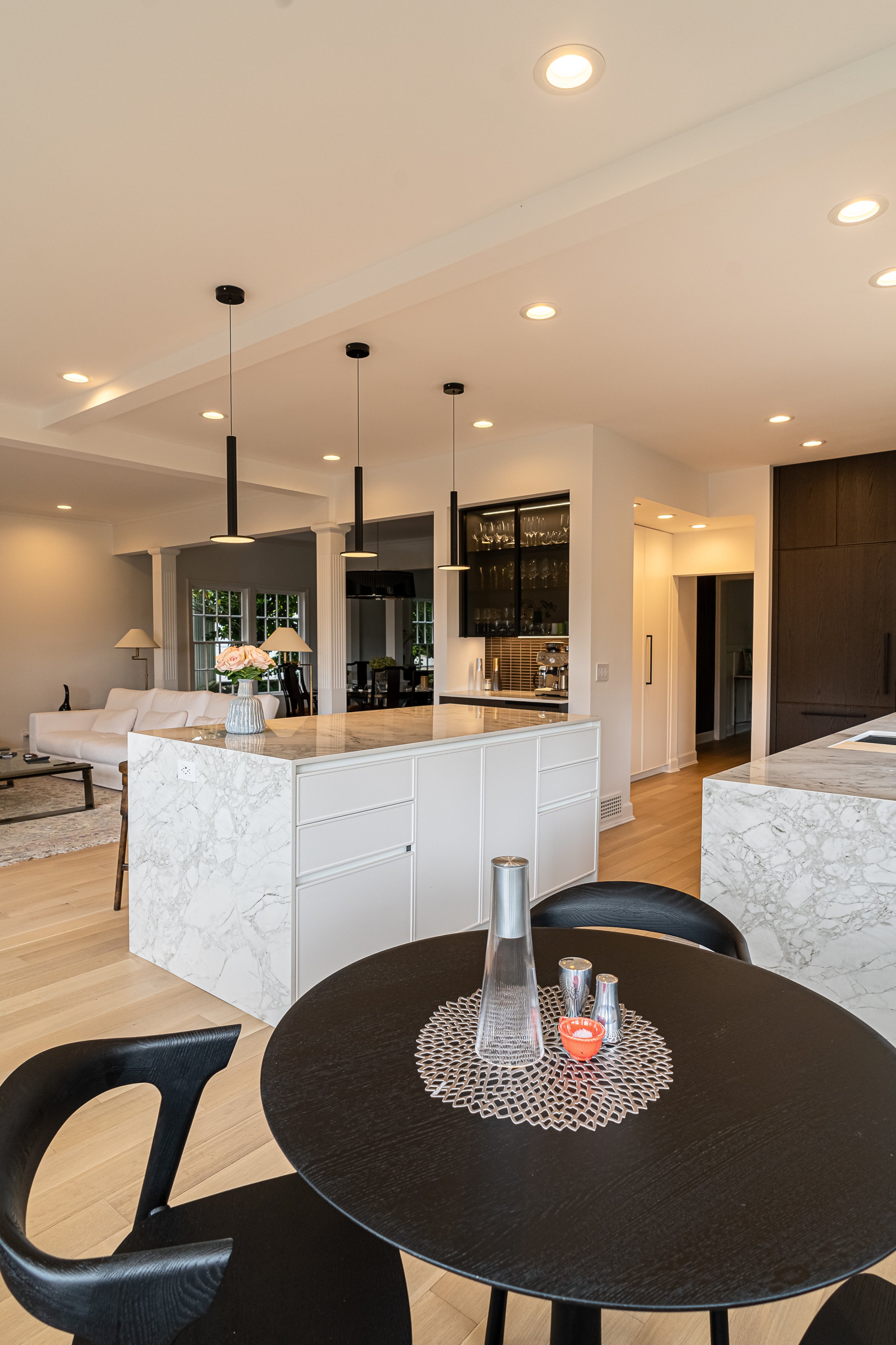 PEDINI Quadra 10 Kitchen in Oak Veneer and white Matte Lacquer