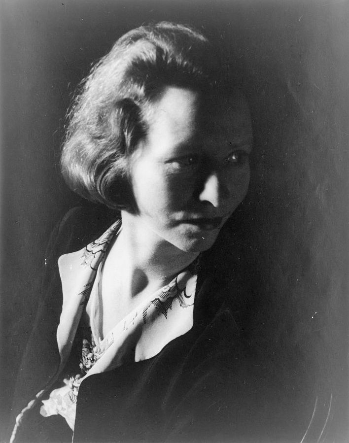Edna St Vincent Millay (Source: Wikipedia)