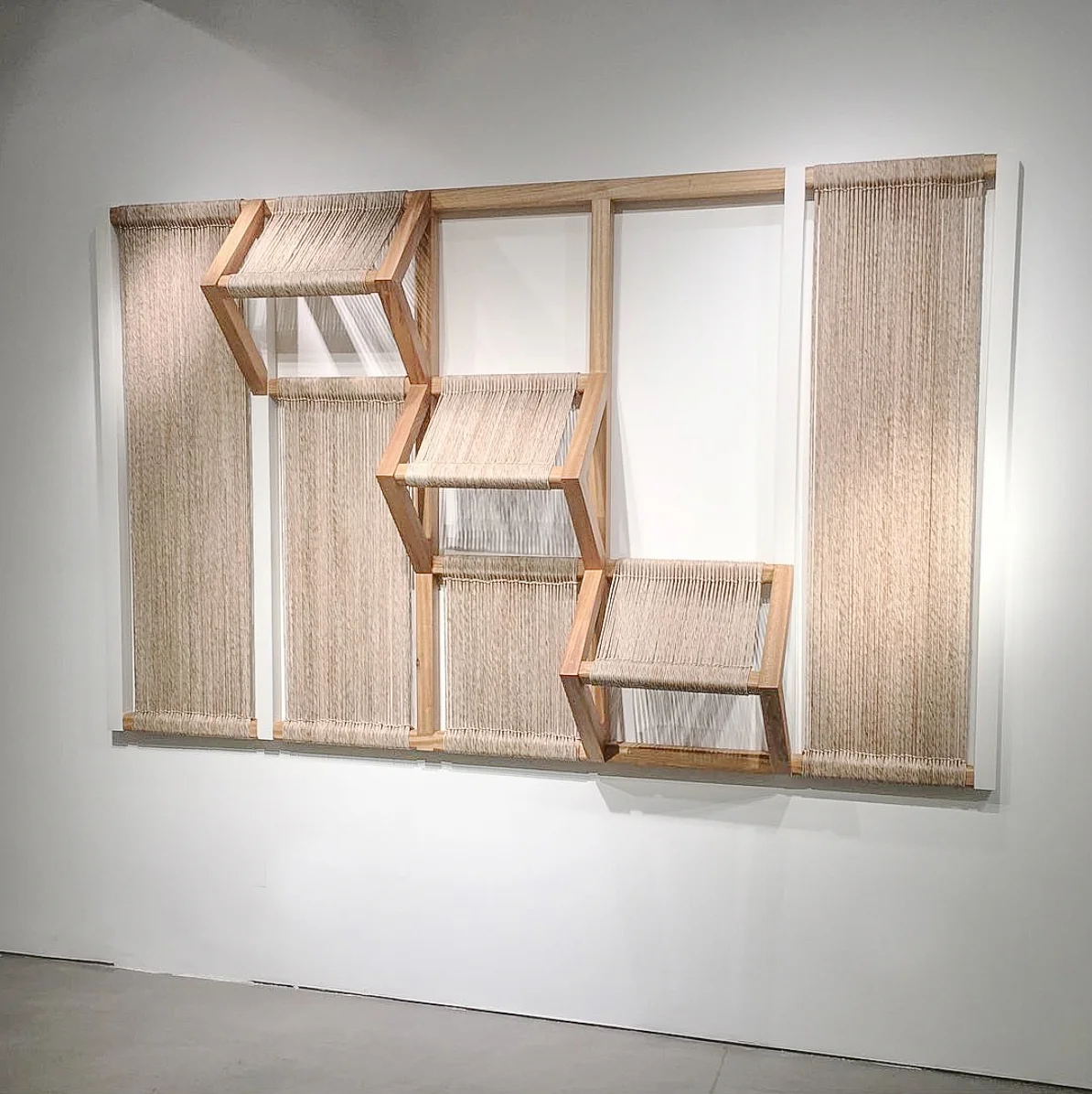 La Penda, 2017 Oak wood, enamel and woven palm leaves | 250x150 cm