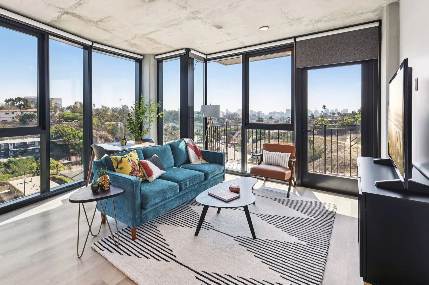 809_LivingRoom.jpg