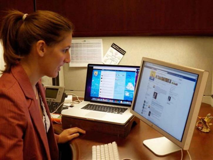 girl-with-computer-emerging-technologies-social-media-725x544.jpeg