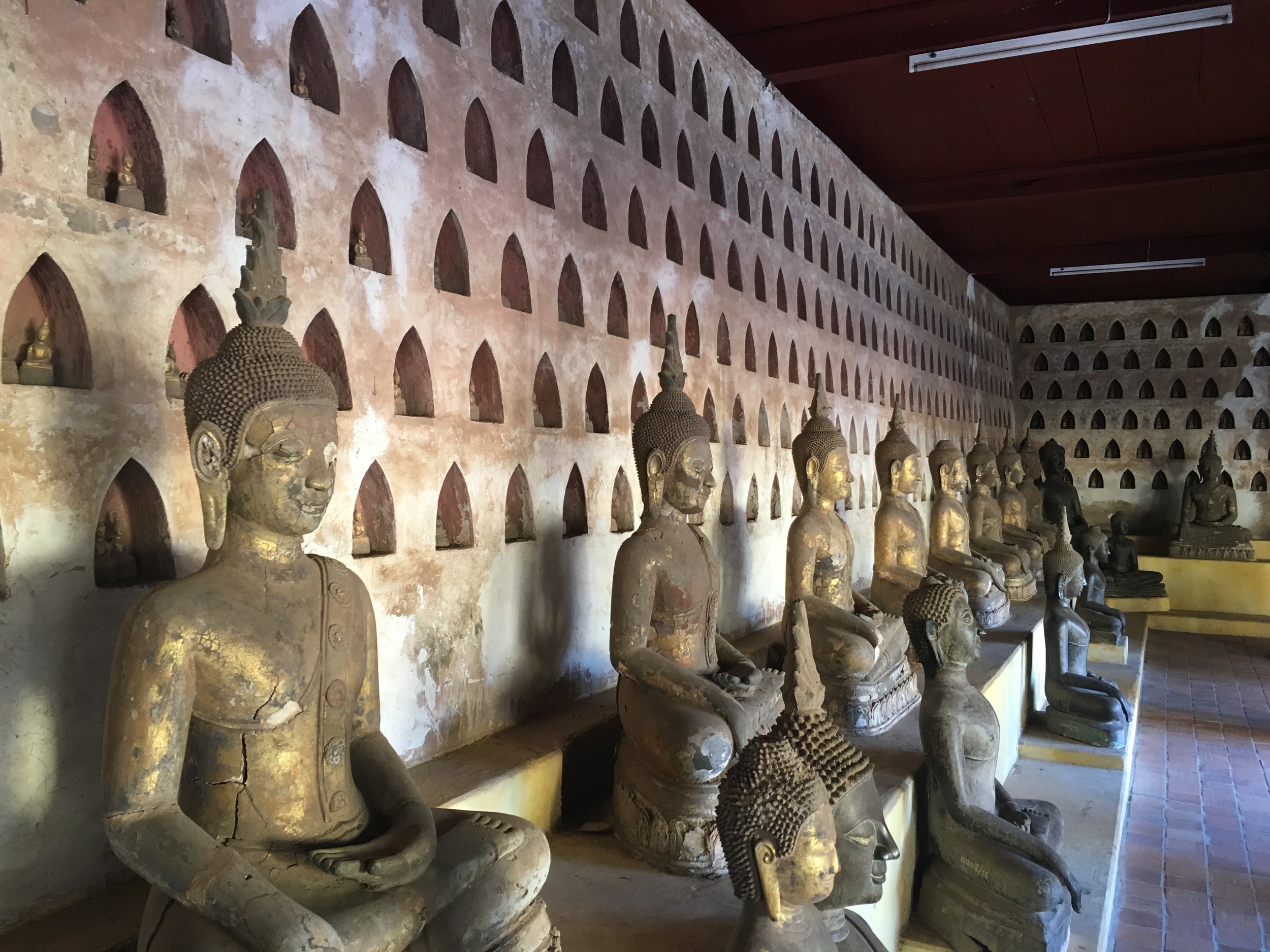 2000 buddhas at Wat Si Saket